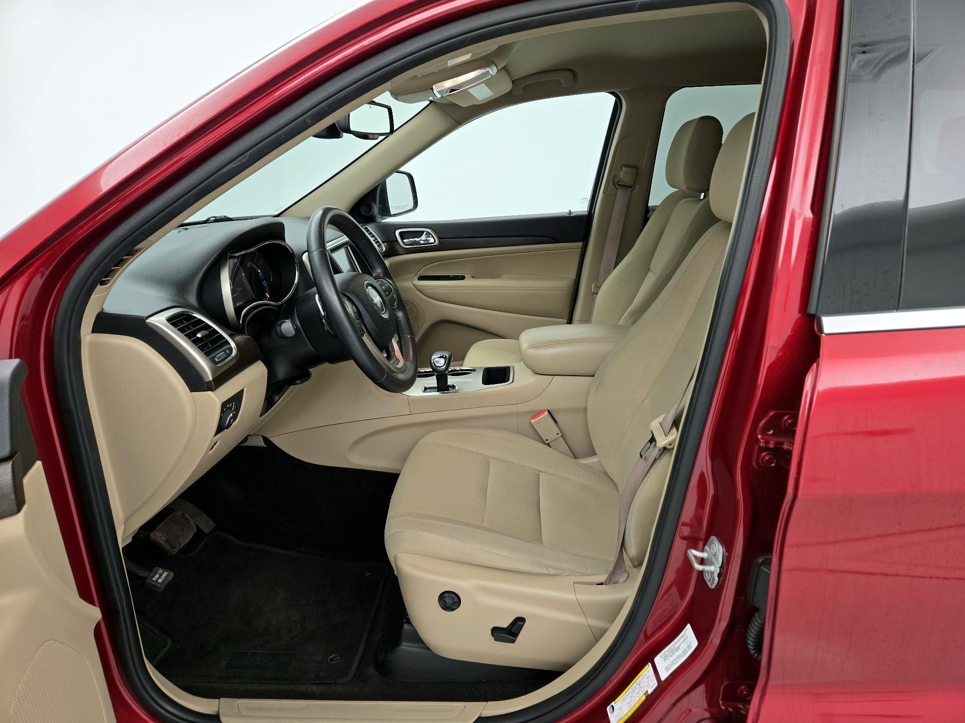 Thumbnail: 2015 Jeep Grand Cherokee - 11