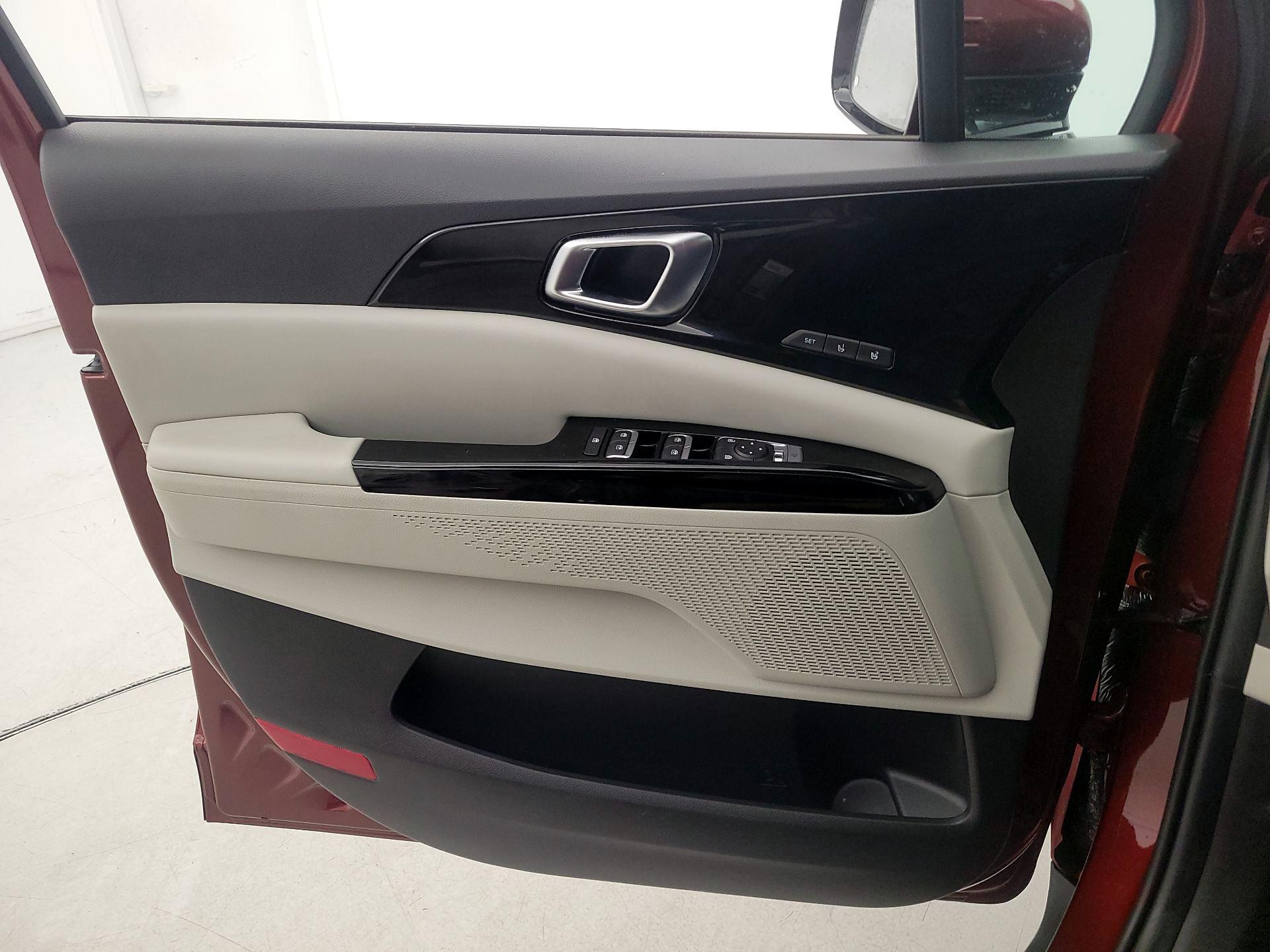 Thumbnail: 2022 Kia Carnival - 12