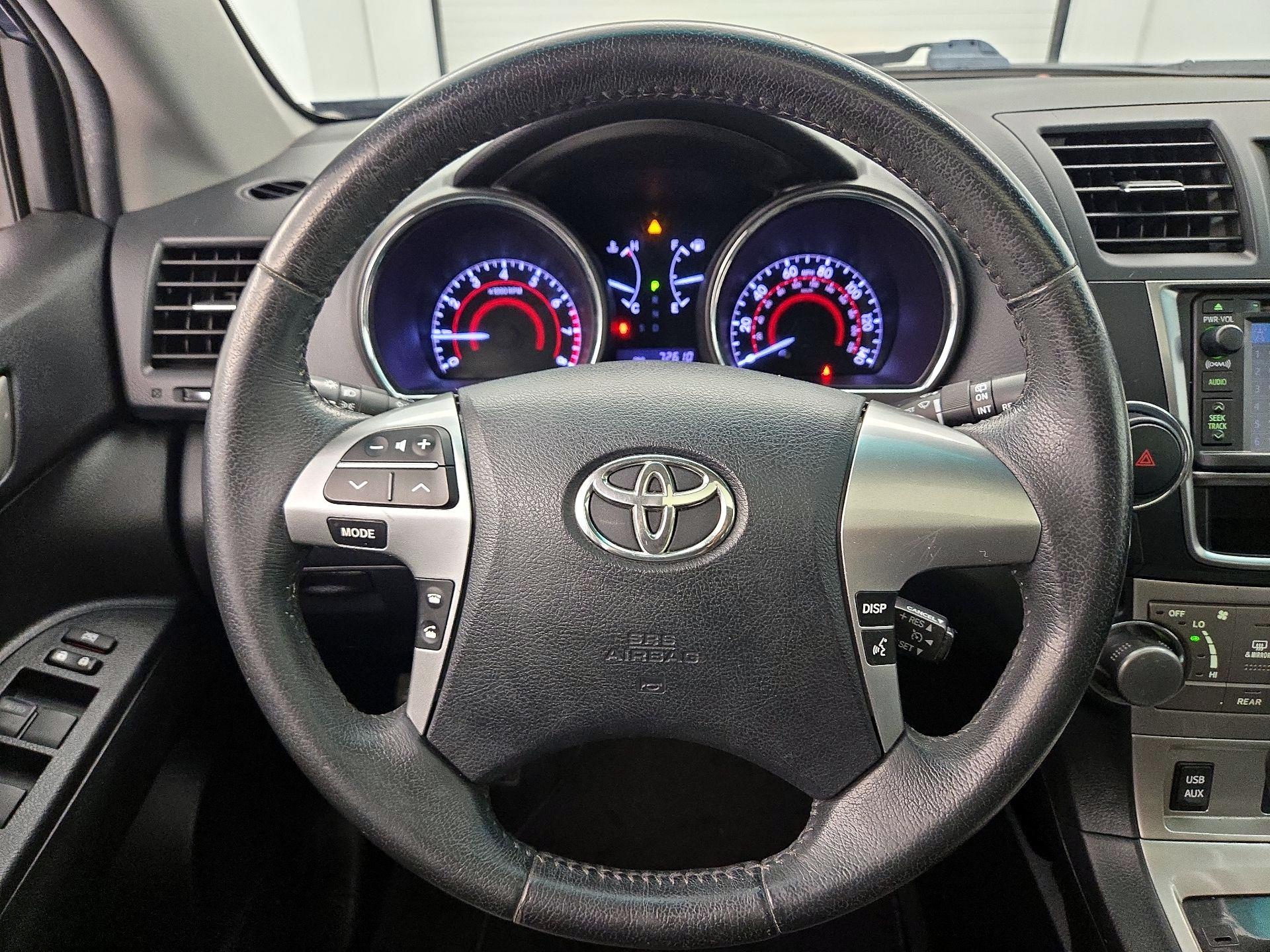 Thumbnail: 2013 Toyota Highlander - 10