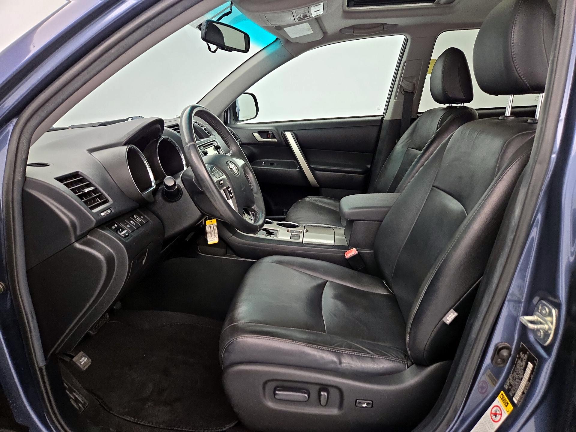 Thumbnail: 2013 Toyota Highlander - 11