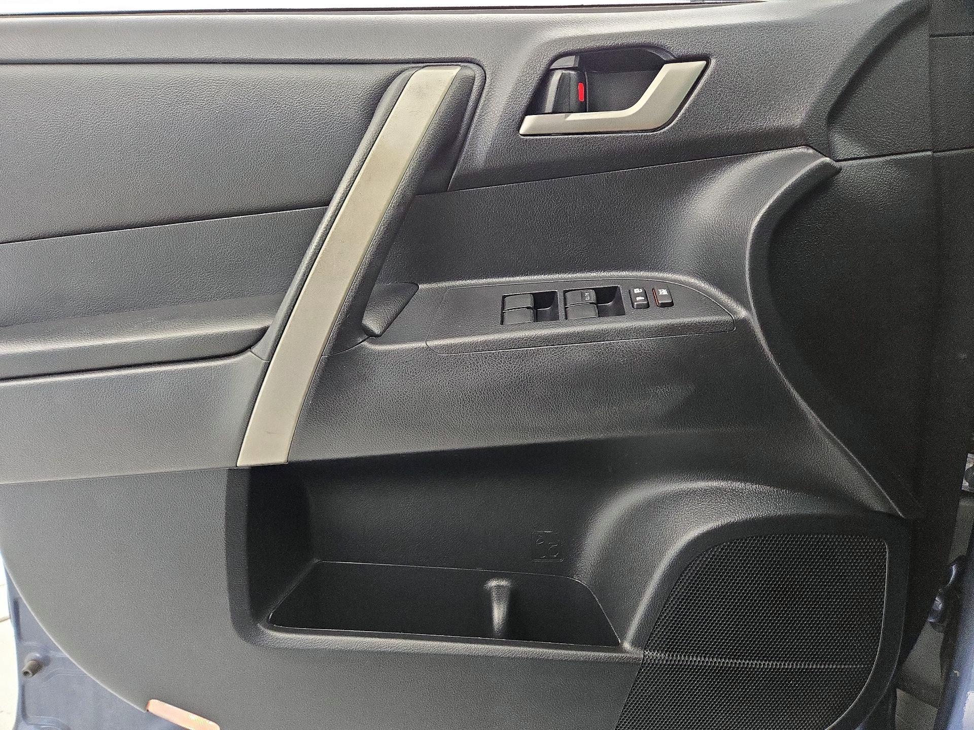 Thumbnail: 2013 Toyota Highlander - 12