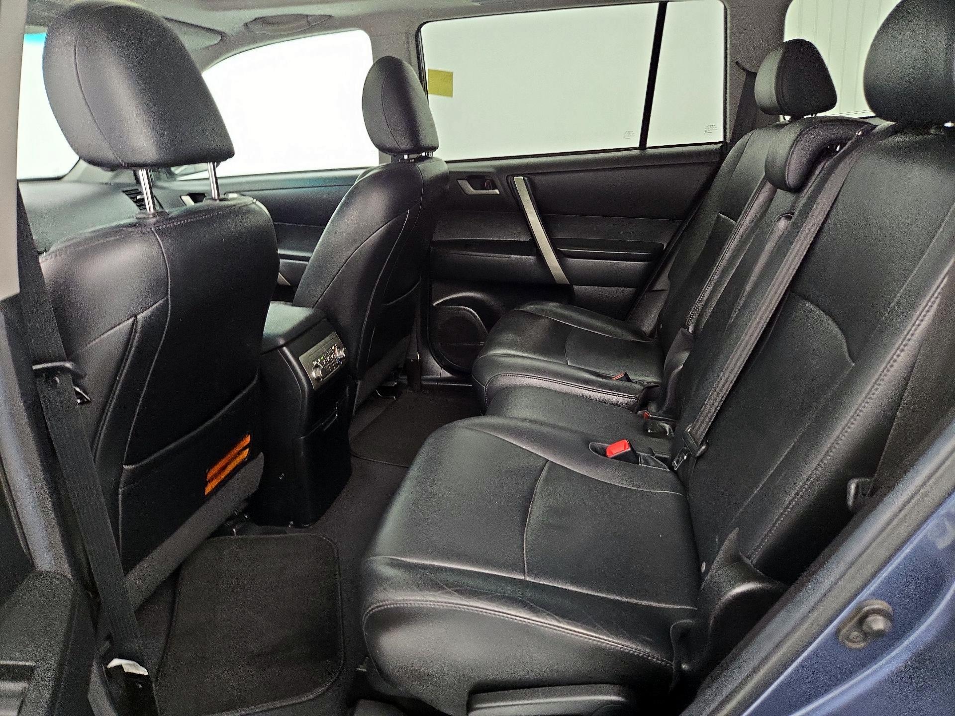 Thumbnail: 2013 Toyota Highlander - 20