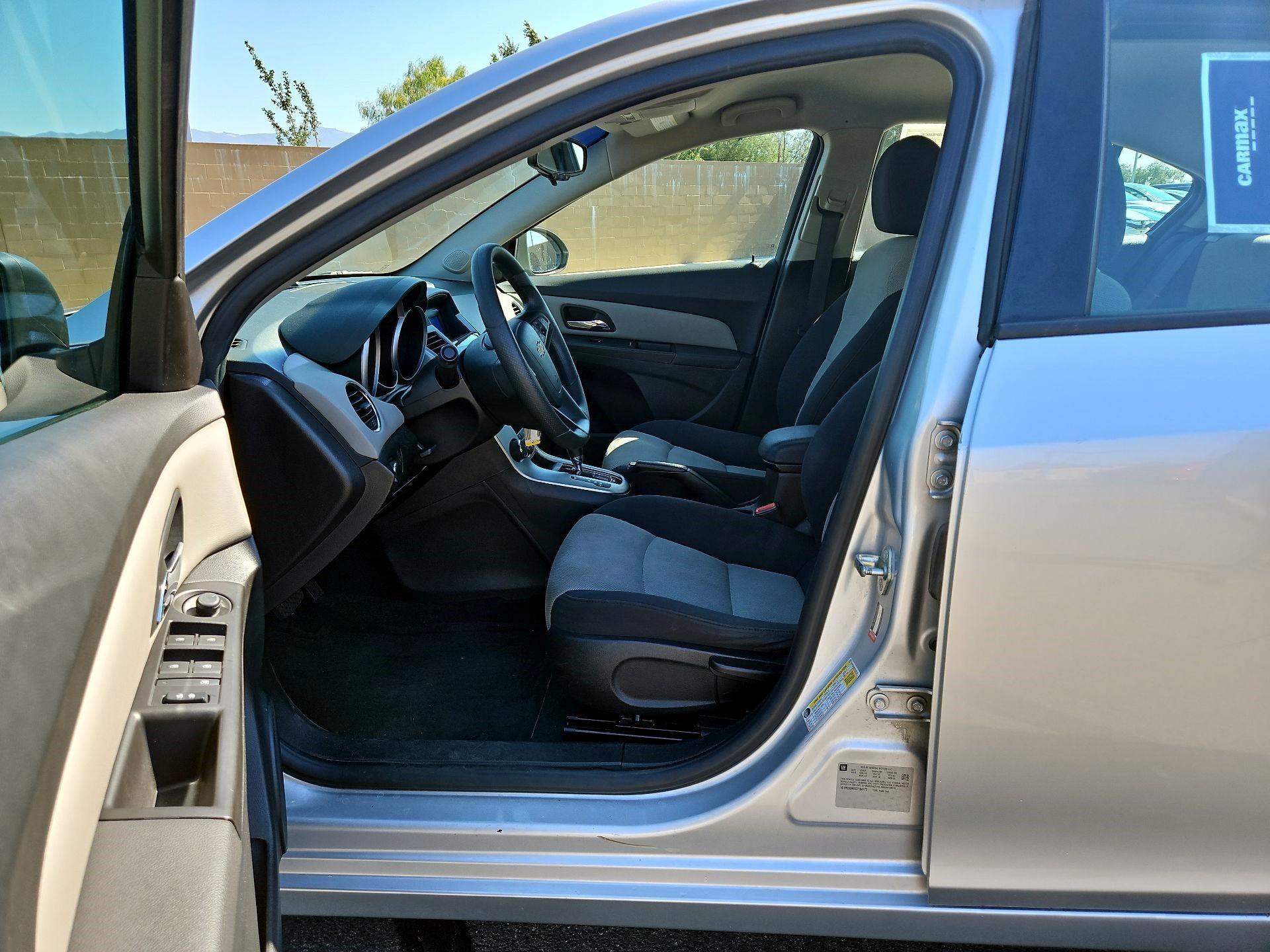 Thumbnail: 2016 Chevrolet Cruze - 9