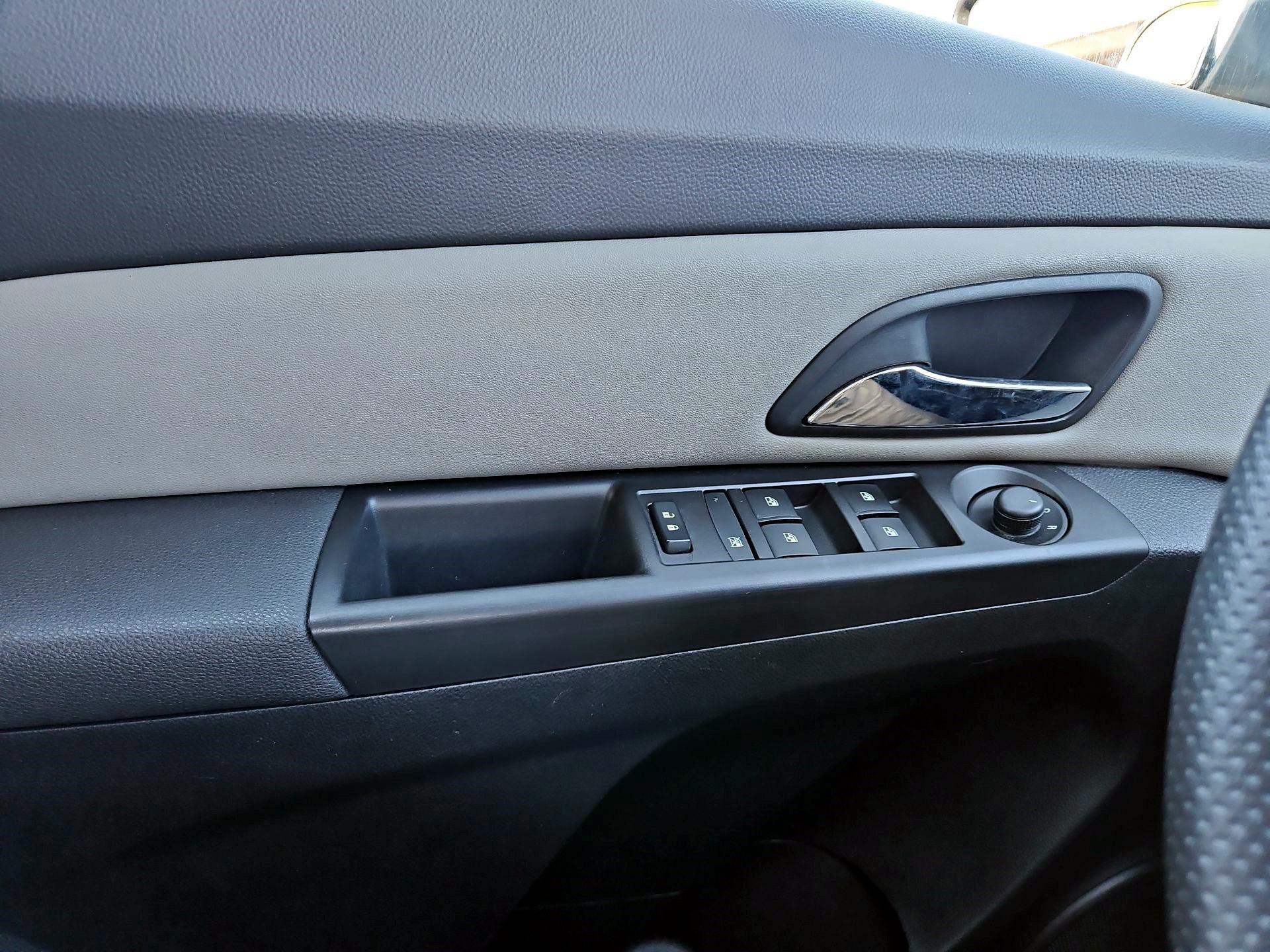 Thumbnail: 2016 Chevrolet Cruze - 10