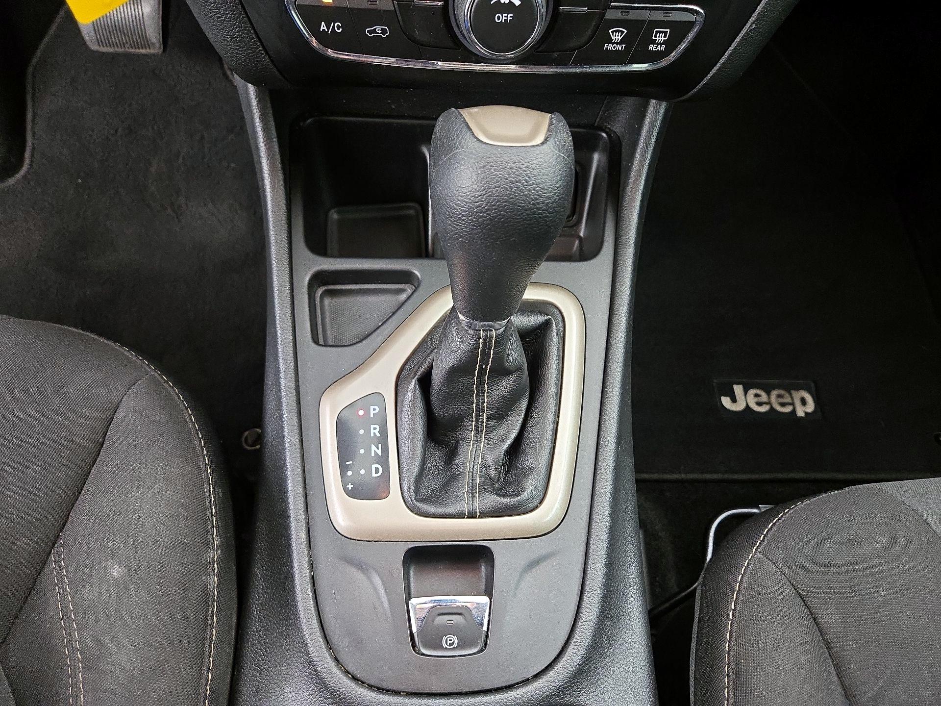 Thumbnail: 2015 Jeep Cherokee - 17