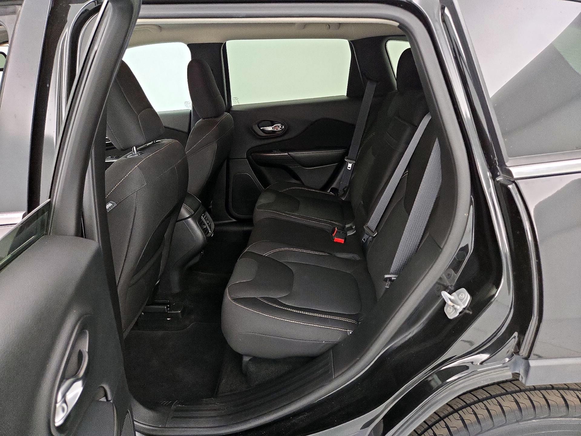 Thumbnail: 2015 Jeep Cherokee - 19