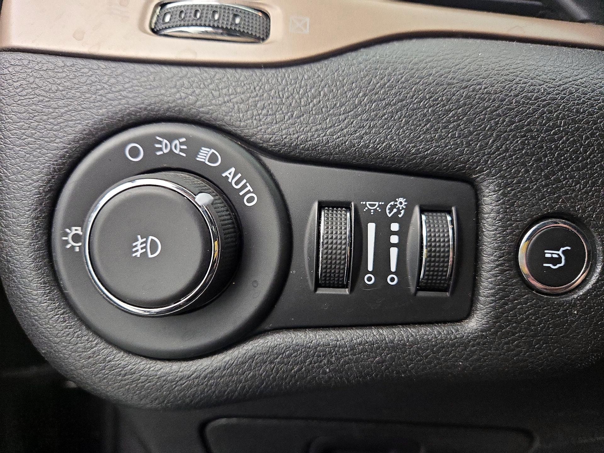 Thumbnail: 2014 Jeep Cherokee - 13