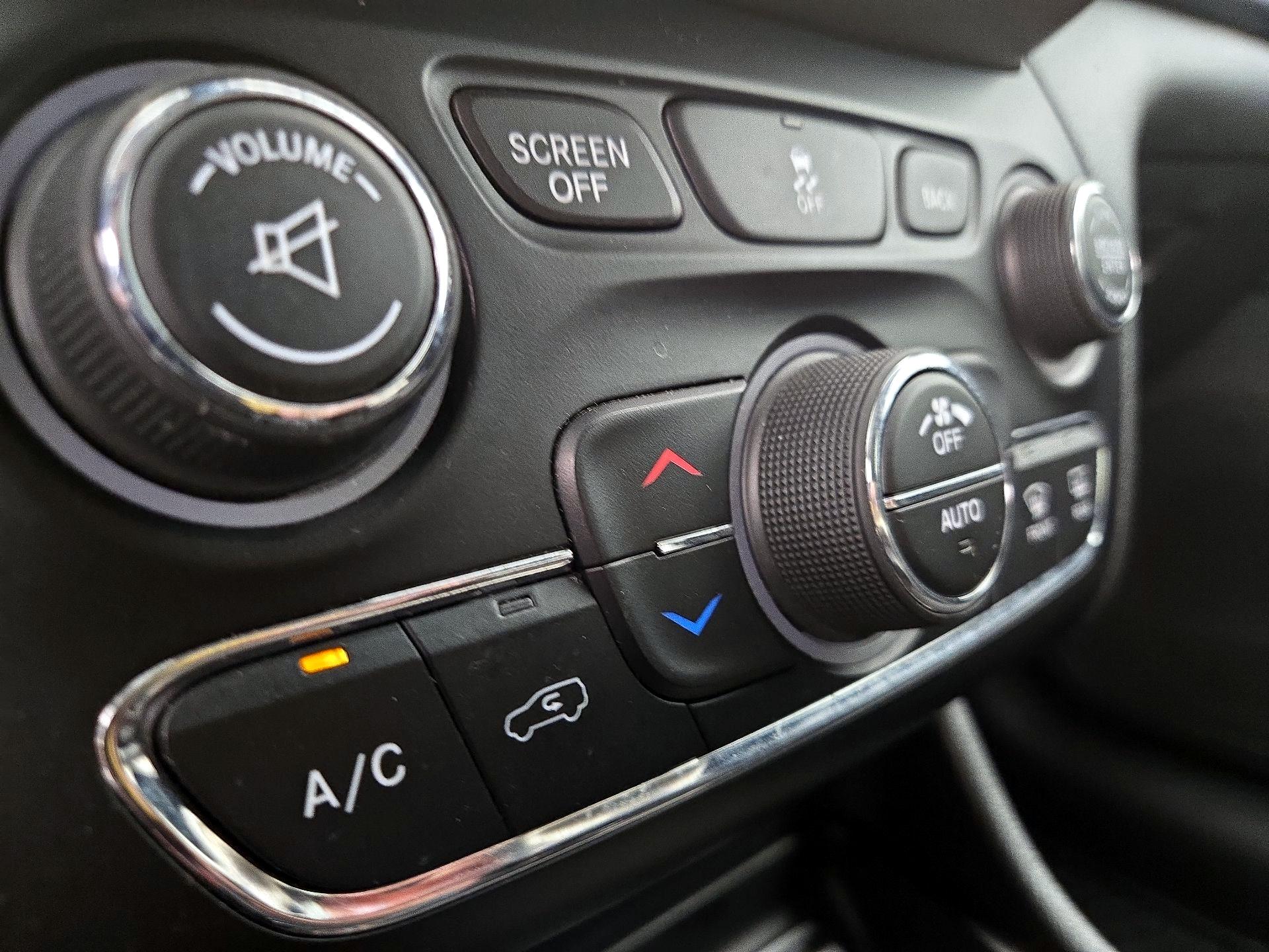 Thumbnail: 2014 Jeep Cherokee - 16