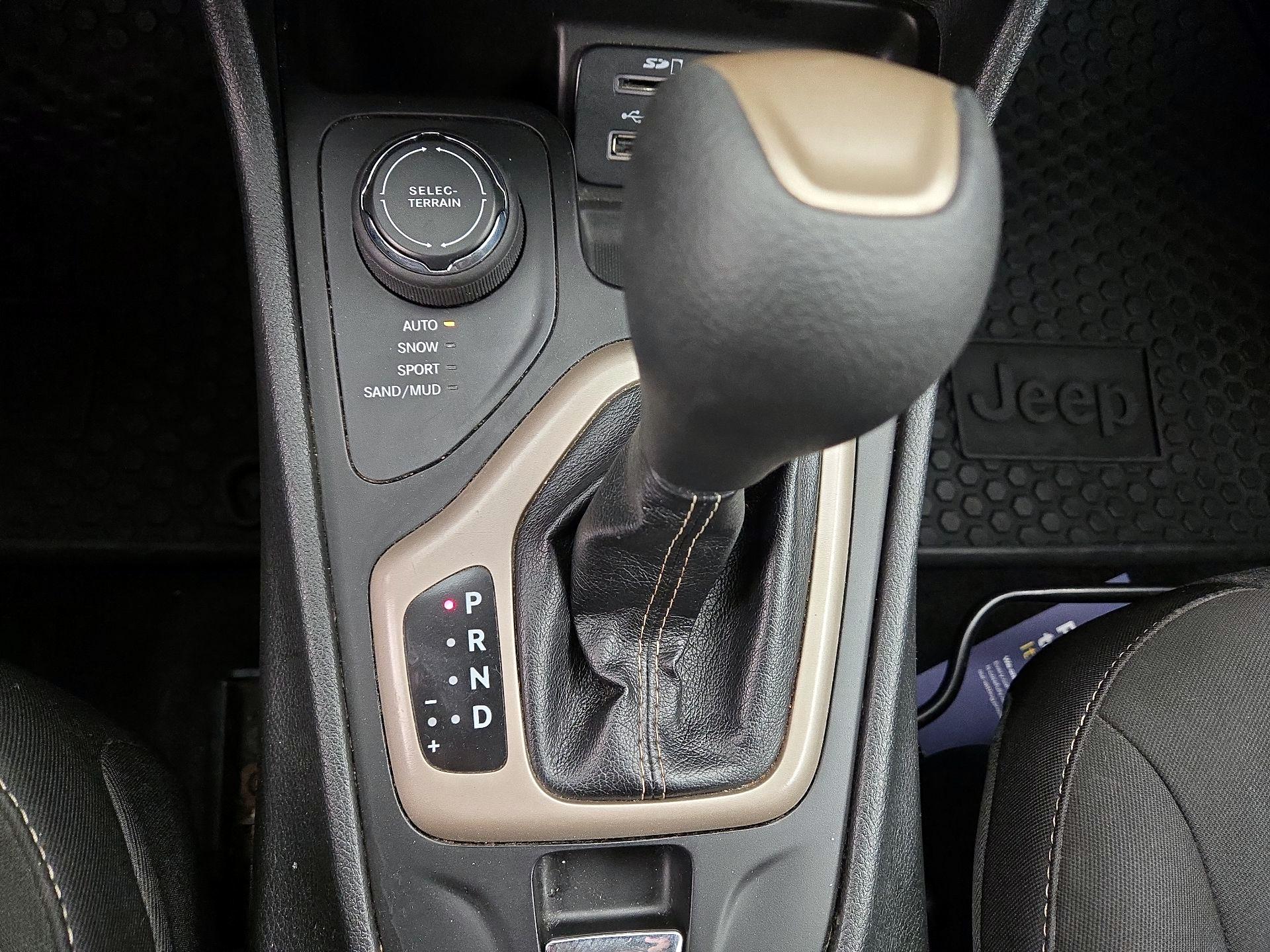 Thumbnail: 2014 Jeep Cherokee - 17