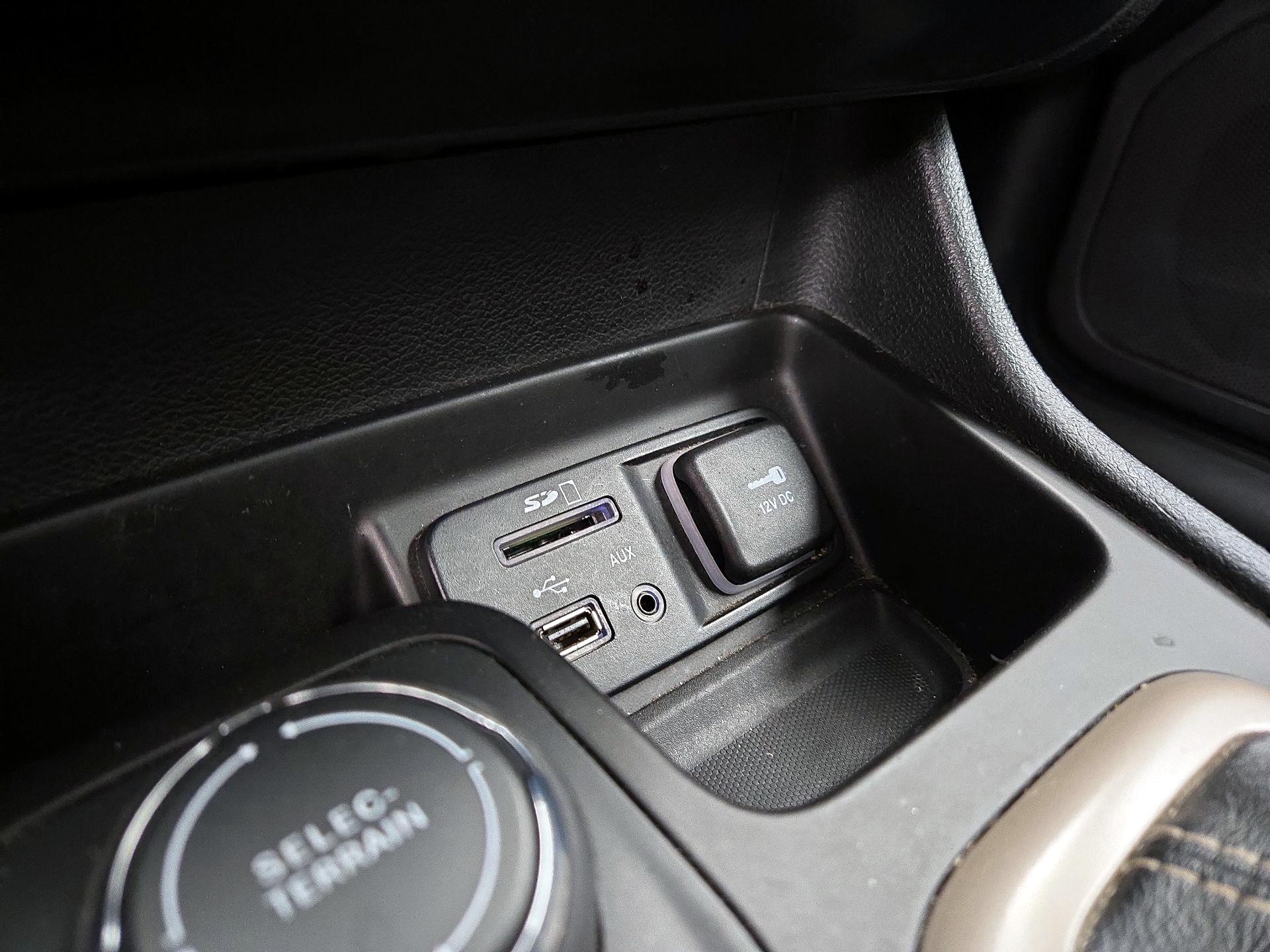 Thumbnail: 2014 Jeep Cherokee - 18