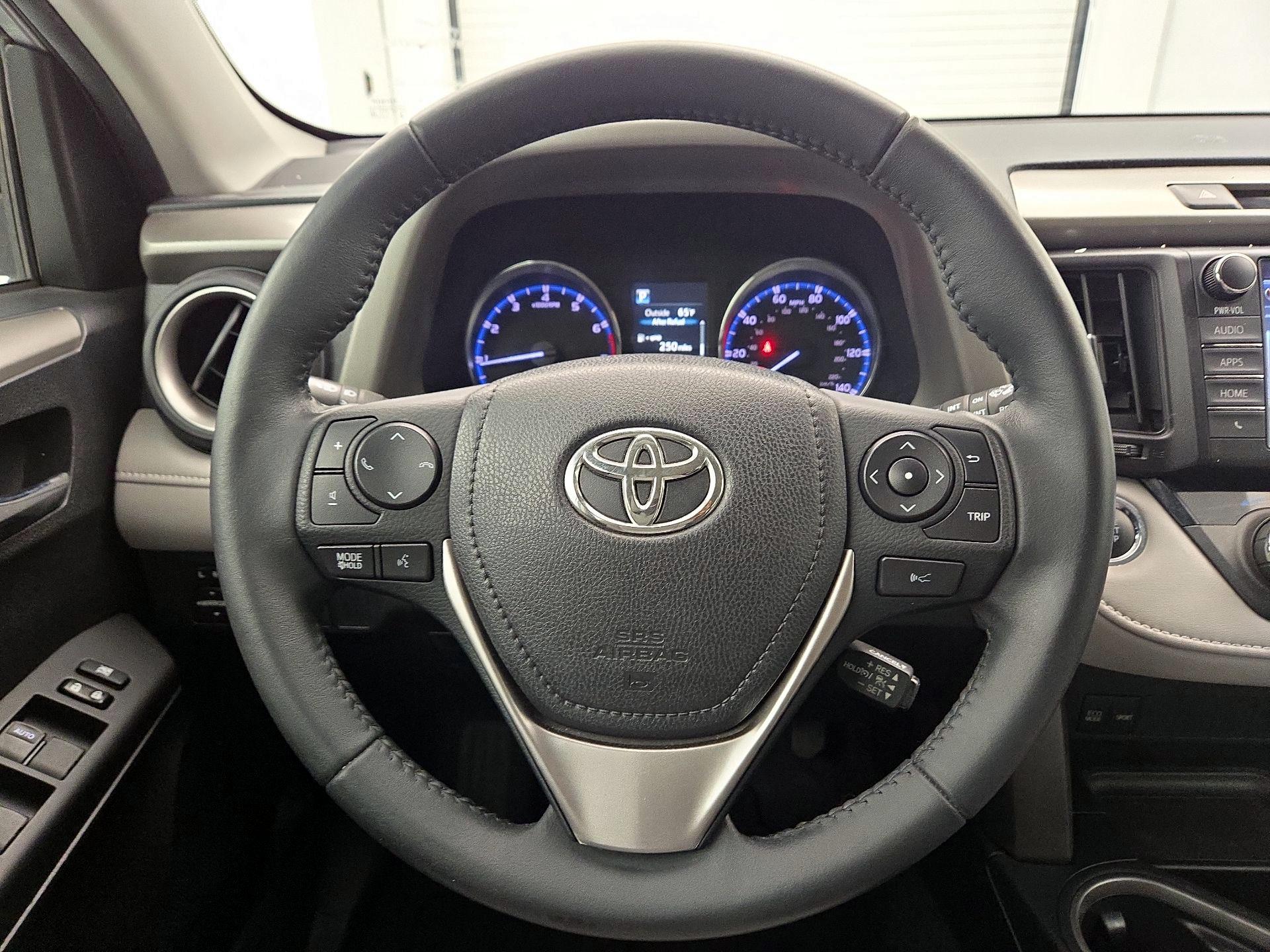 Thumbnail: 2016 Toyota RAV4 - 10