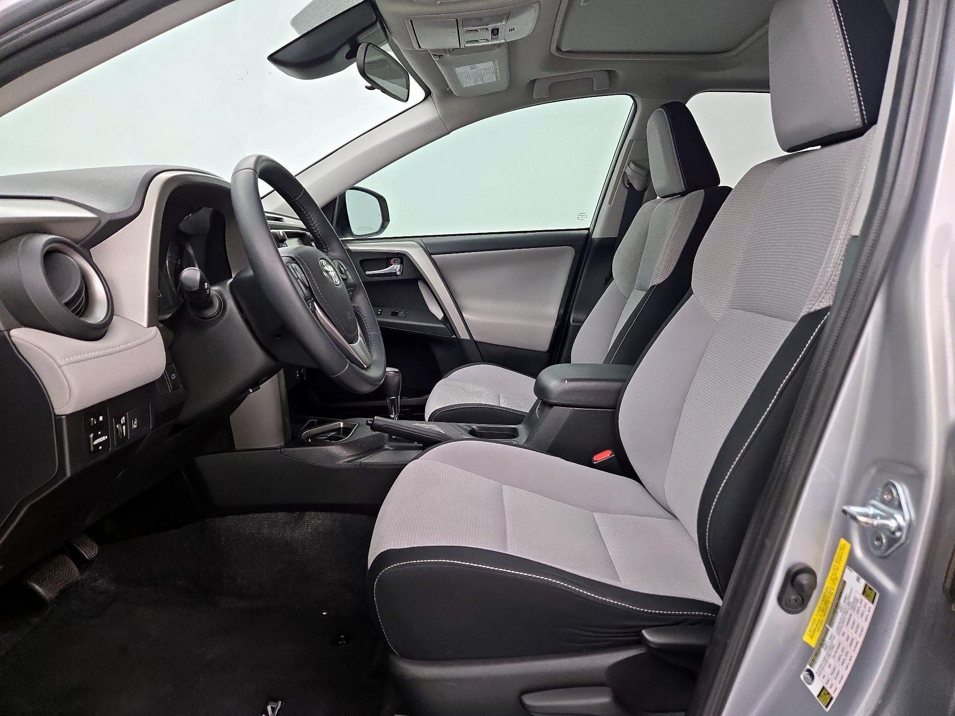 Thumbnail: 2016 Toyota RAV4 - 11