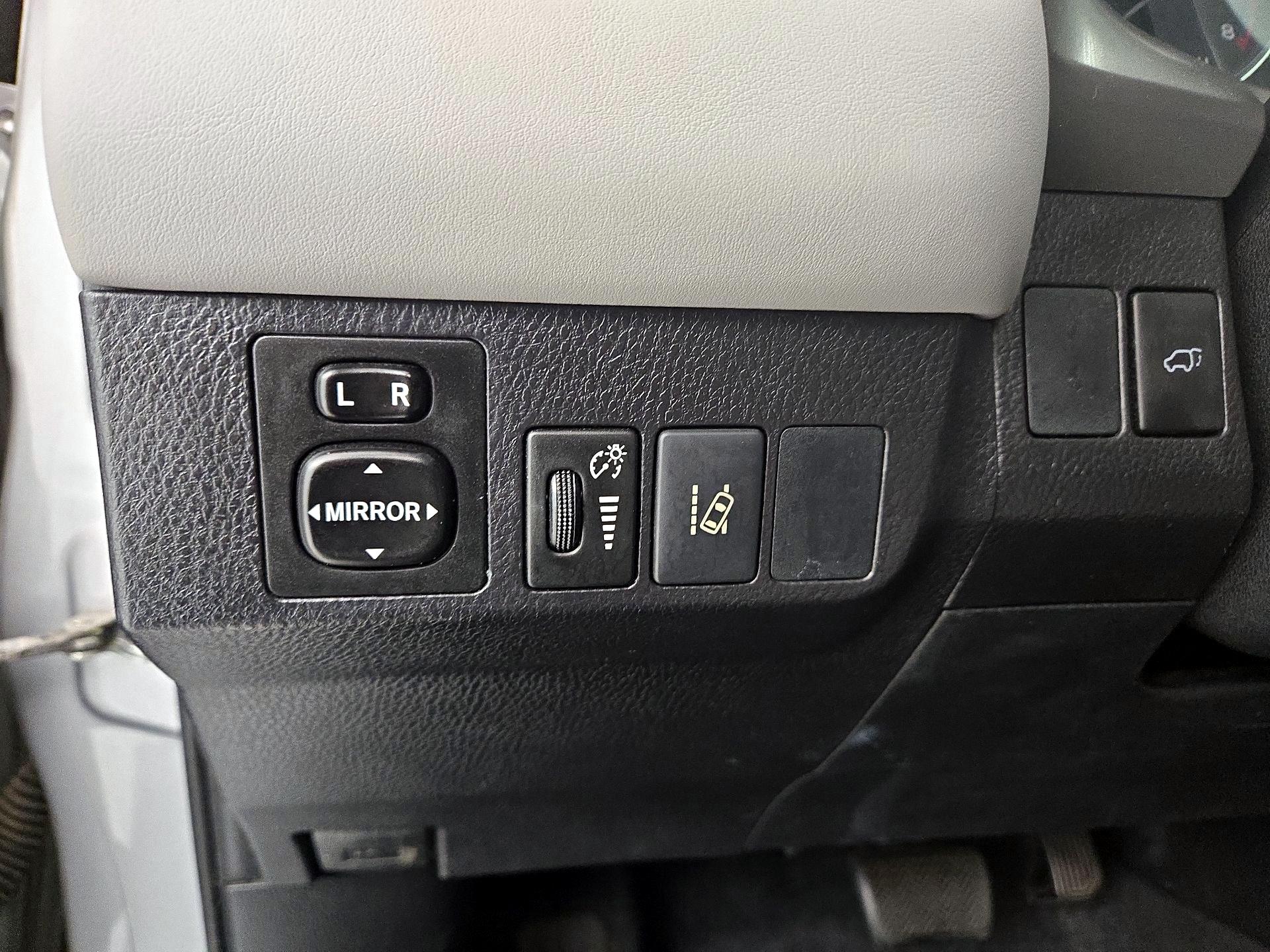 Thumbnail: 2016 Toyota RAV4 - 13