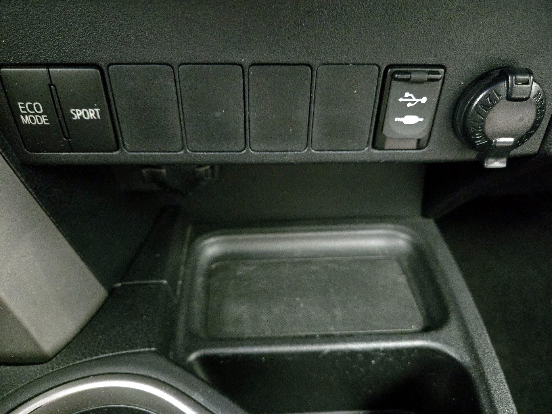 Thumbnail: 2016 Toyota RAV4 - 19