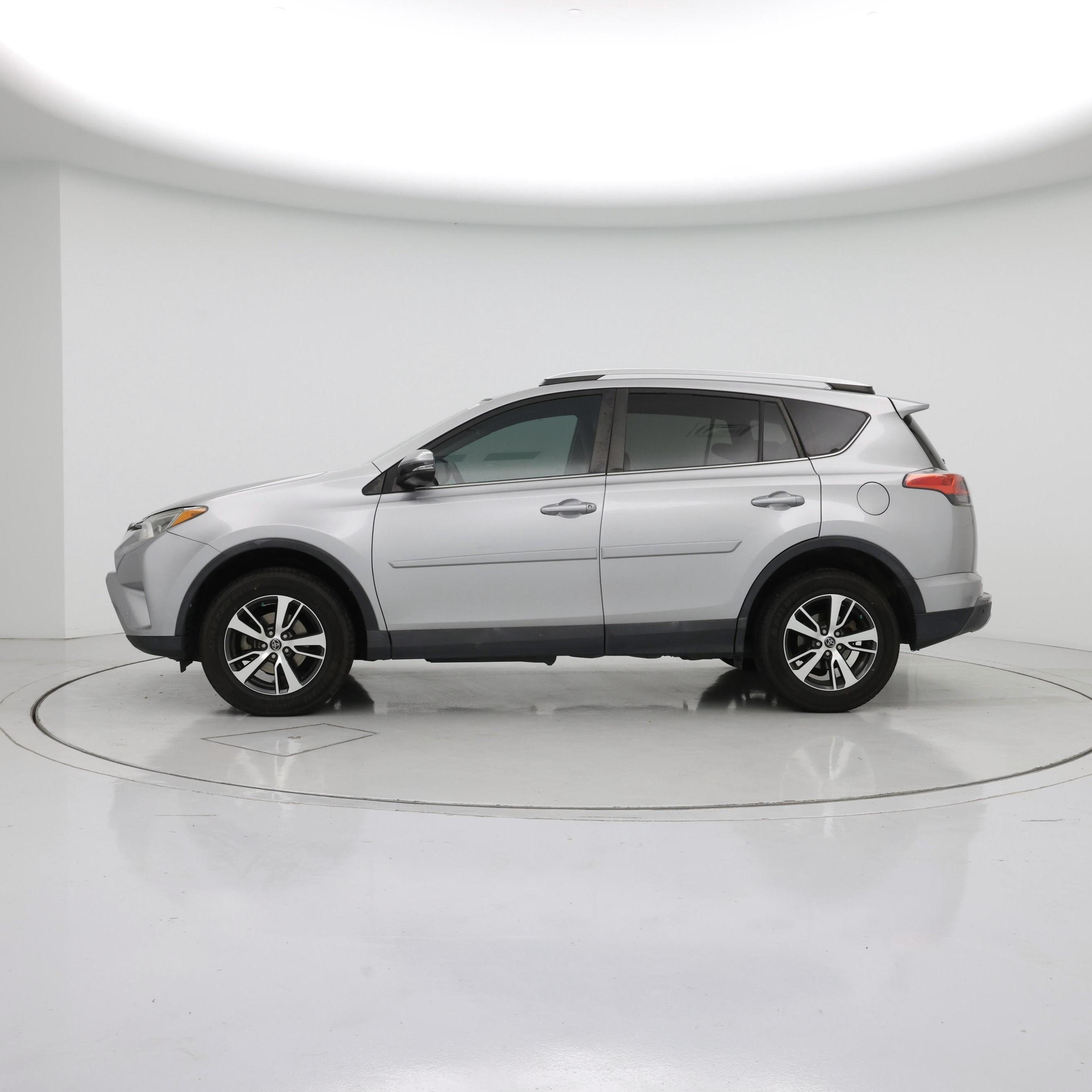 Thumbnail: 2016 Toyota RAV4 - 3