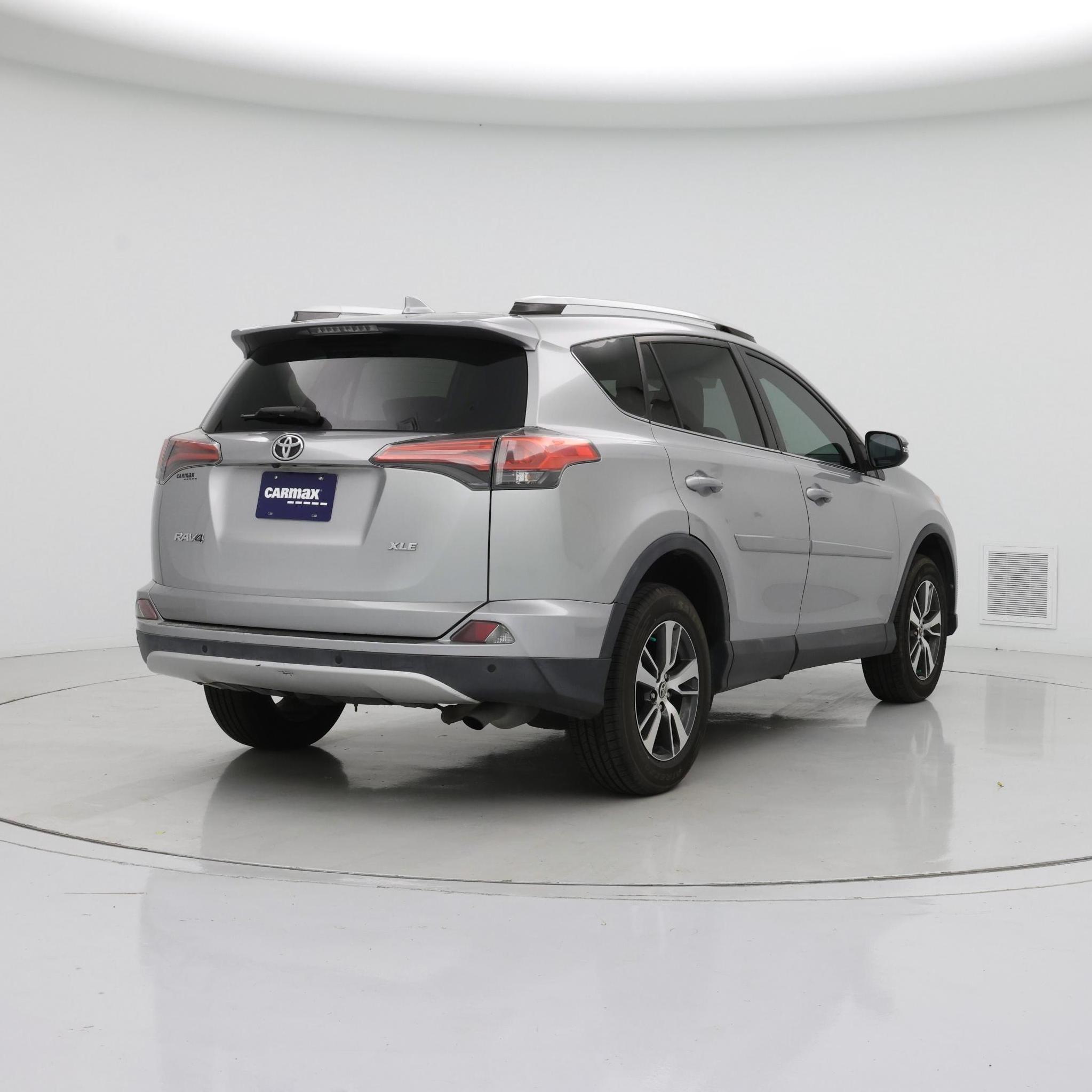 Thumbnail: 2016 Toyota RAV4 - 8