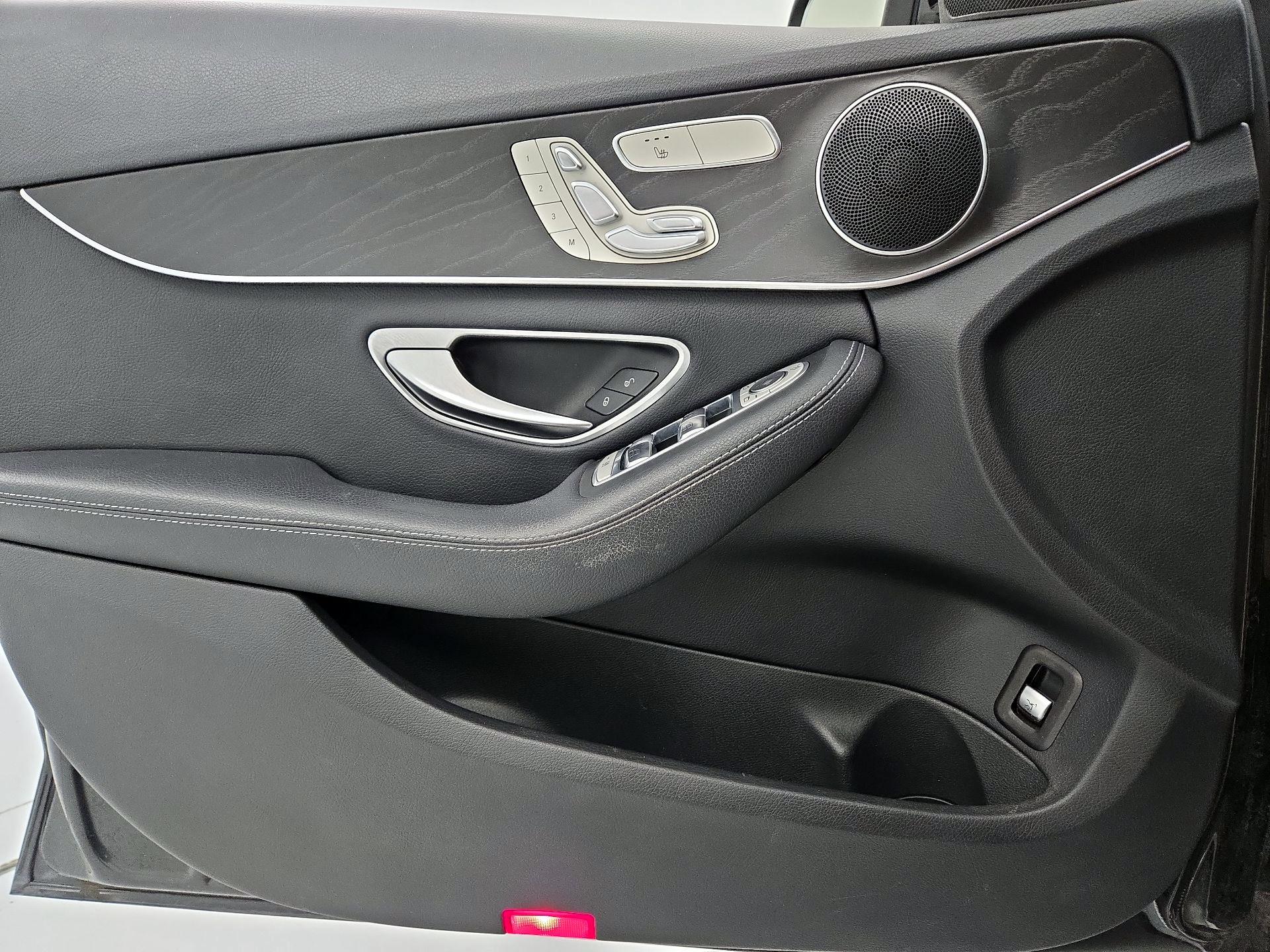 Thumbnail: 2016 Mercedes-Benz C-Class - 12
