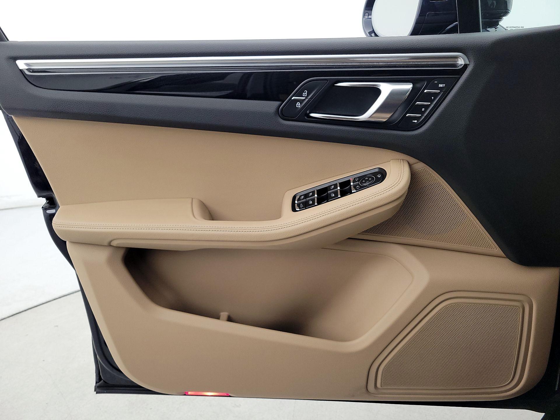 Thumbnail: 2023 Porsche Macan - 12