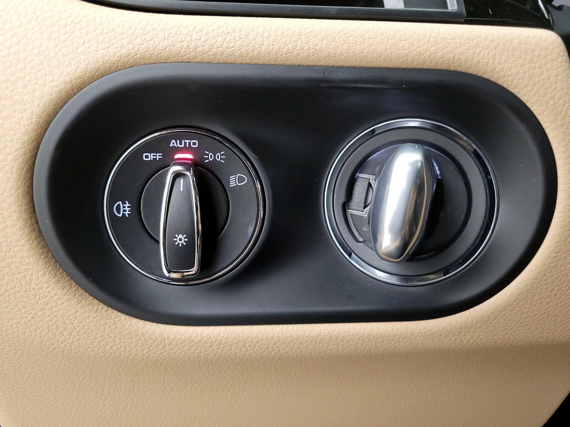 Thumbnail: 2023 Porsche Macan - 13