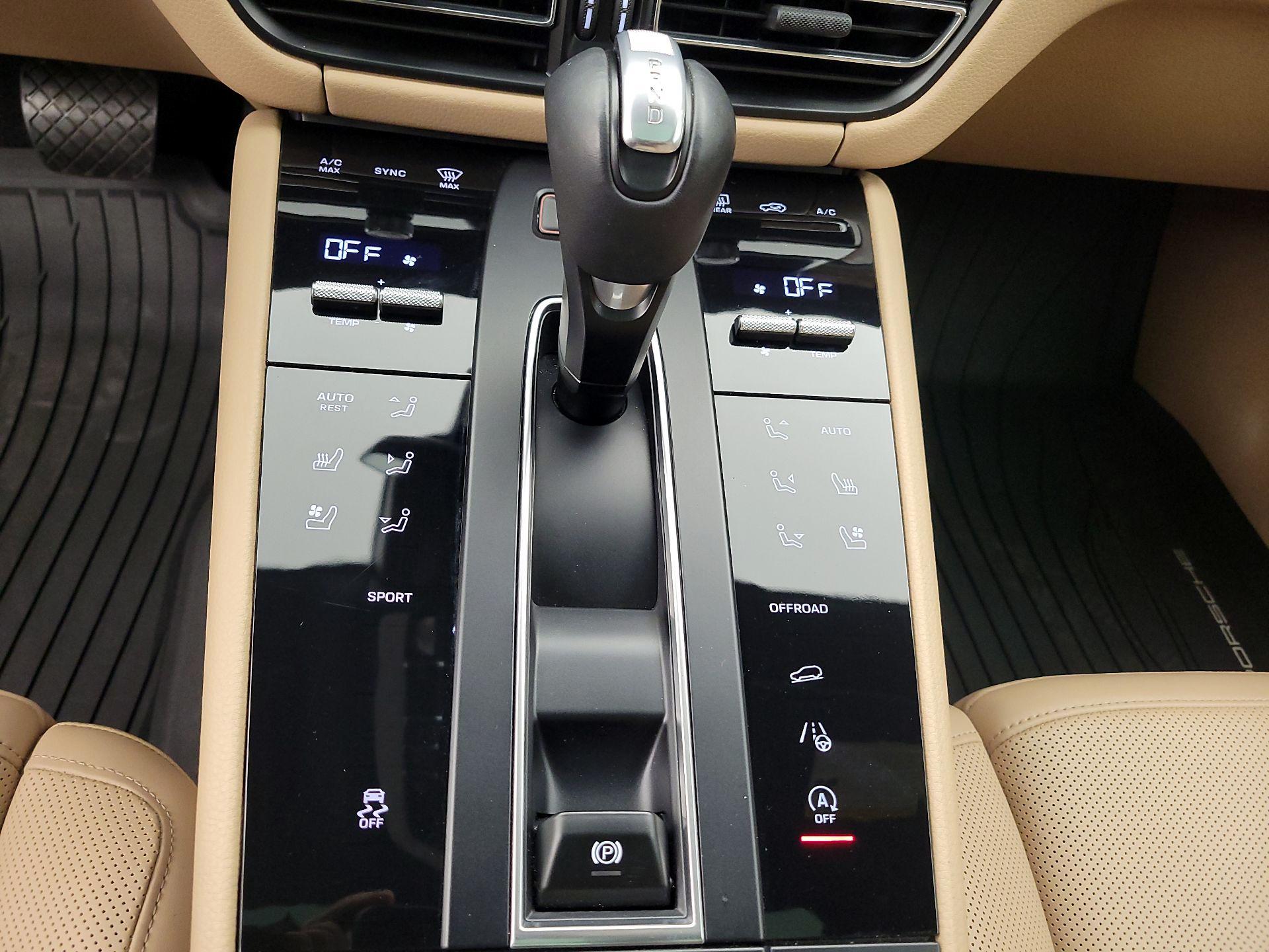 Thumbnail: 2023 Porsche Macan - 18