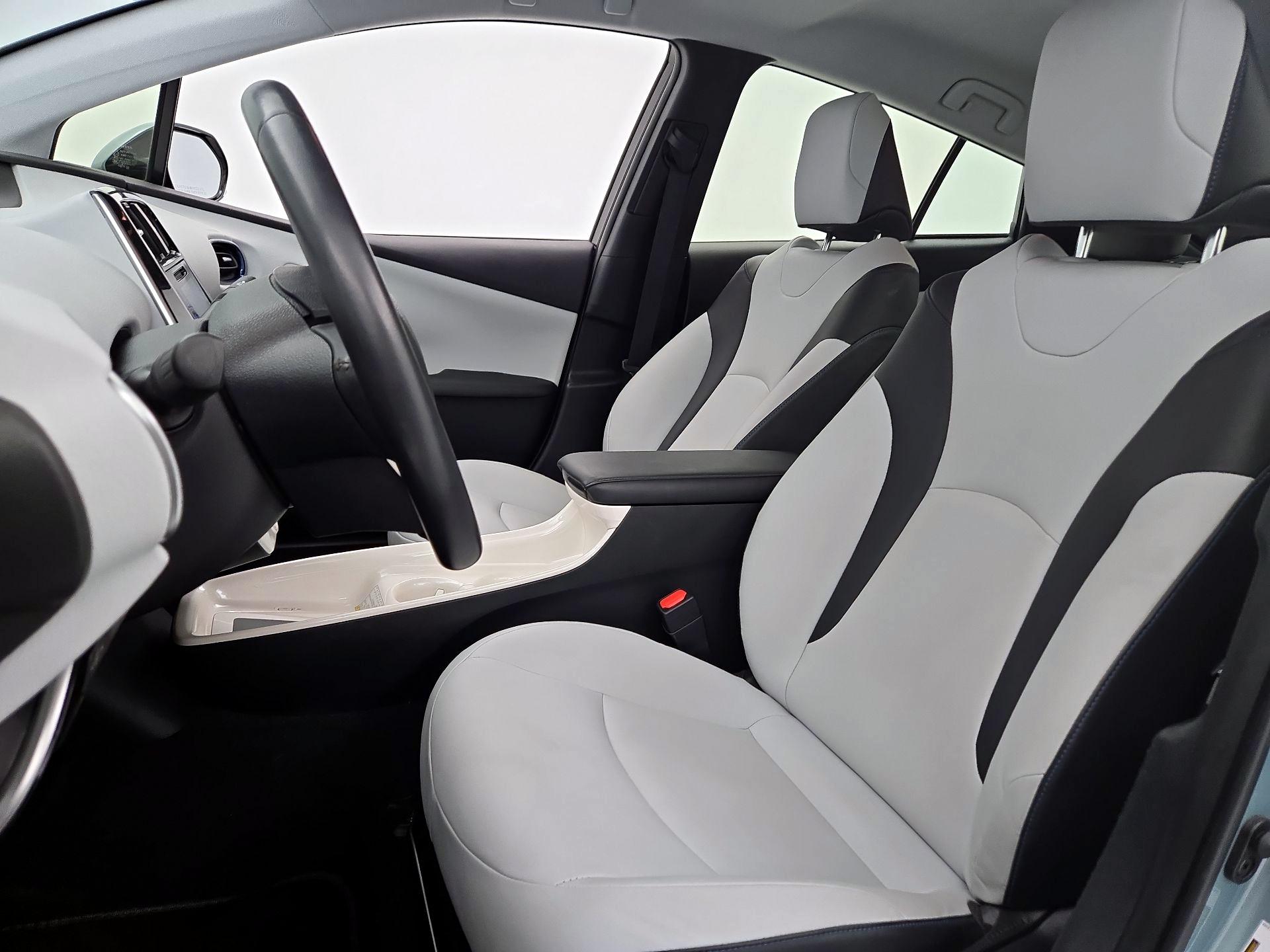 Thumbnail: 2017 Toyota Prius - 11