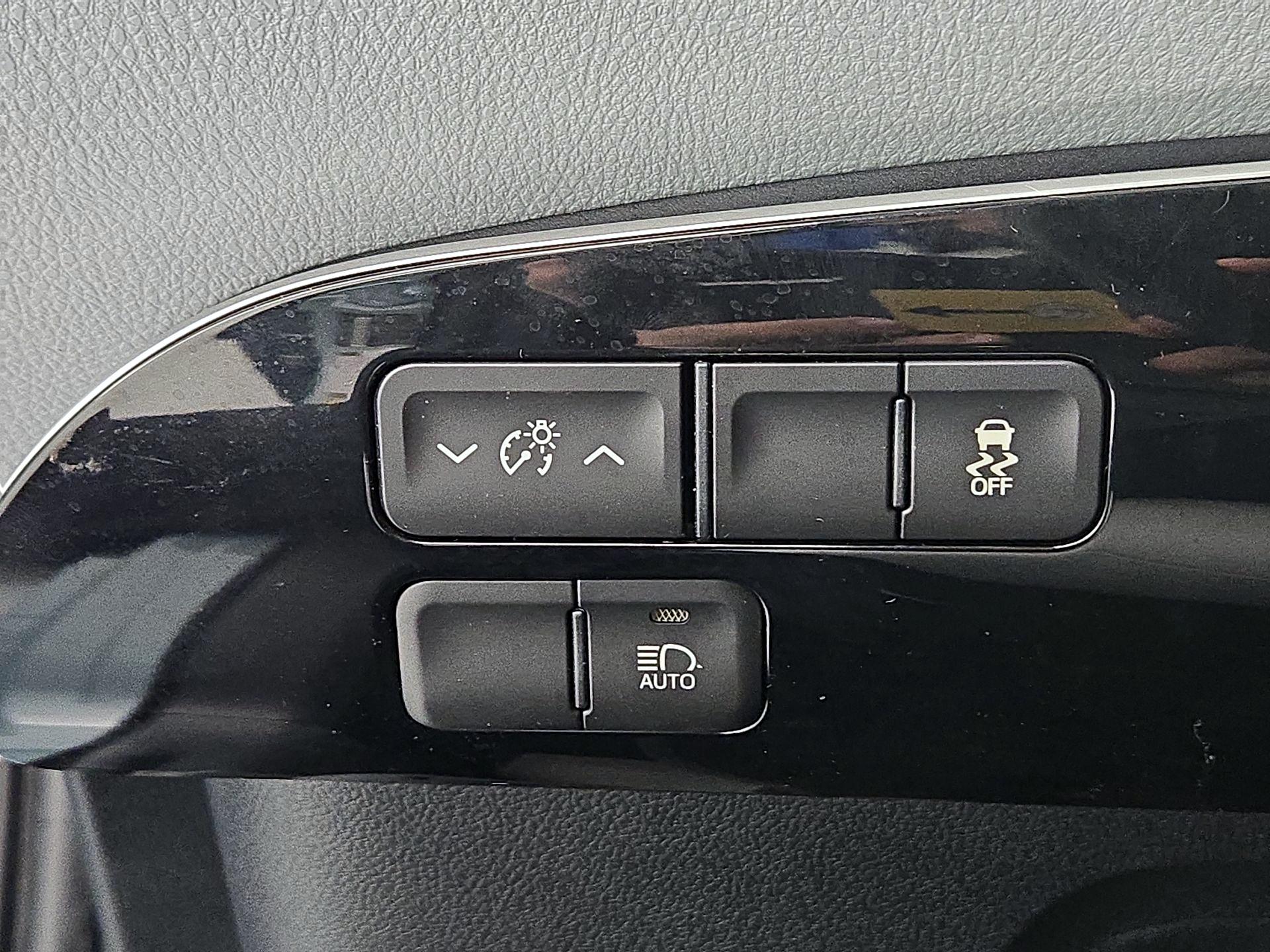 Thumbnail: 2017 Toyota Prius - 13