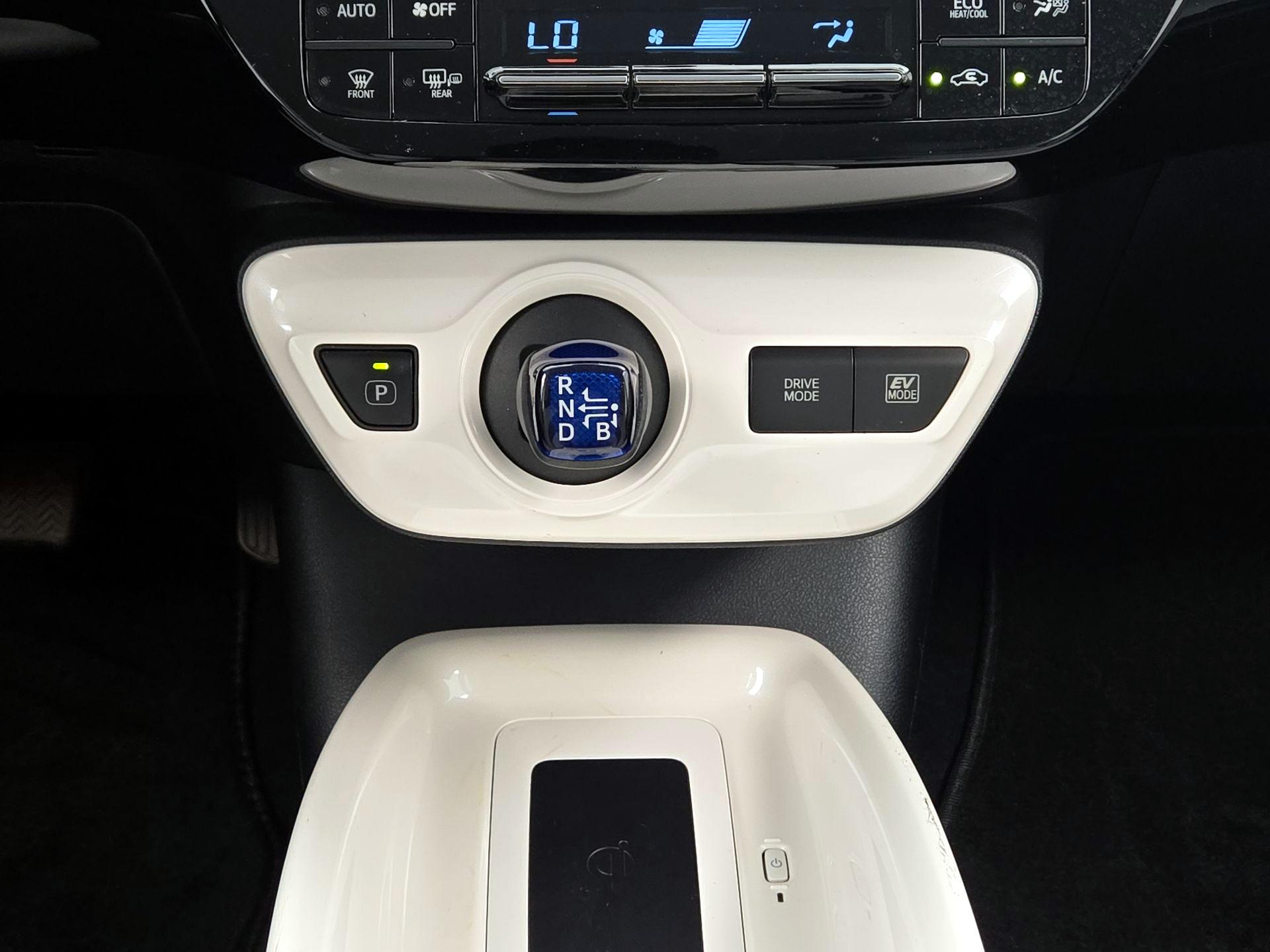 Thumbnail: 2017 Toyota Prius - 18