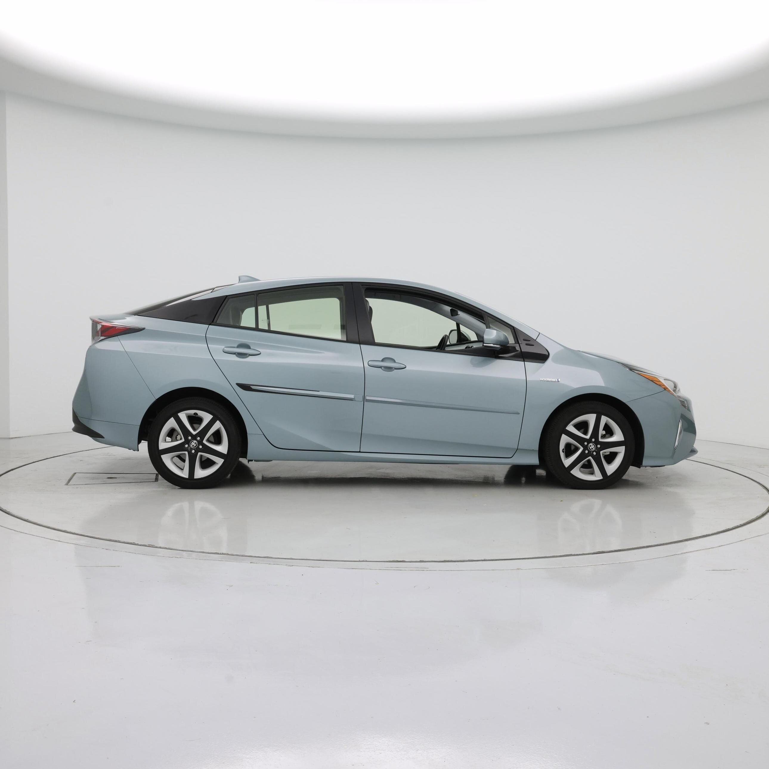 Thumbnail: 2017 Toyota Prius - 7