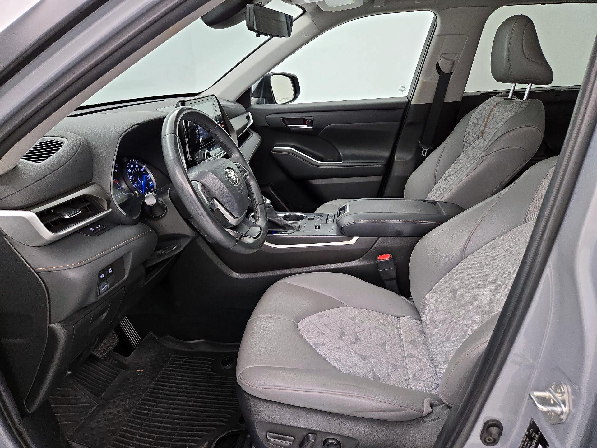 Thumbnail: 2022 Toyota Highlander - 11