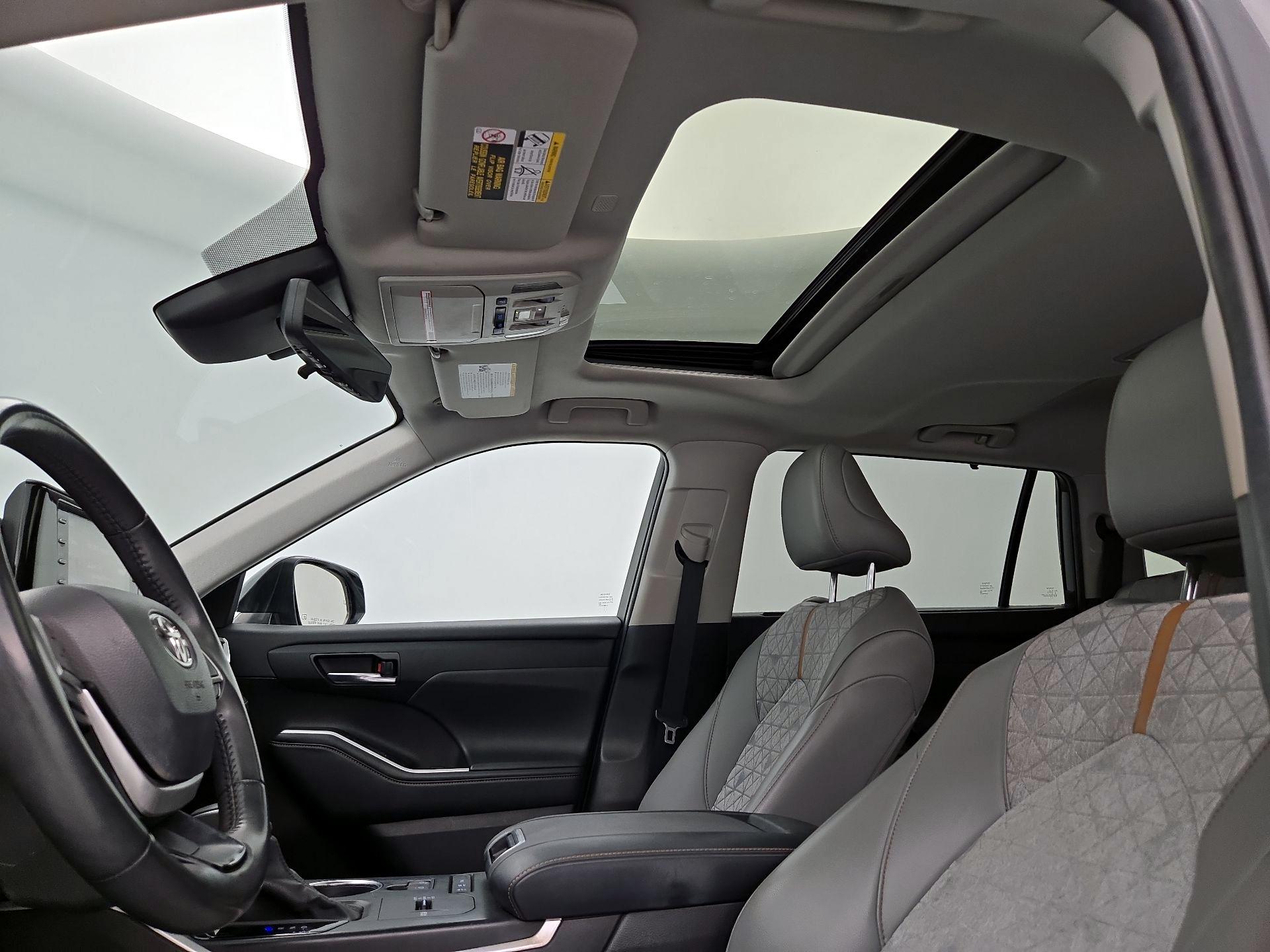 Thumbnail: 2022 Toyota Highlander - 19