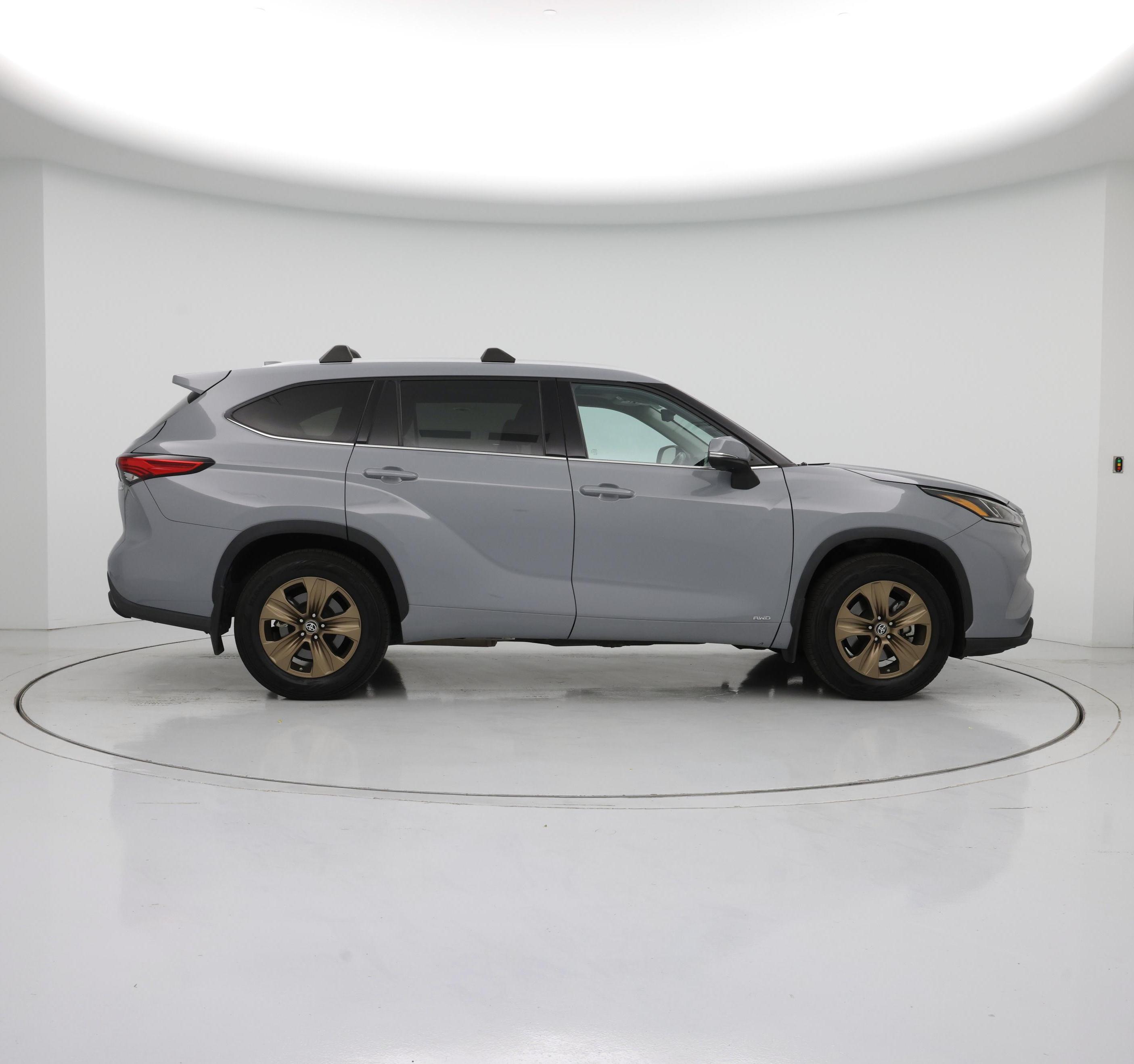 Thumbnail: 2022 Toyota Highlander - 7