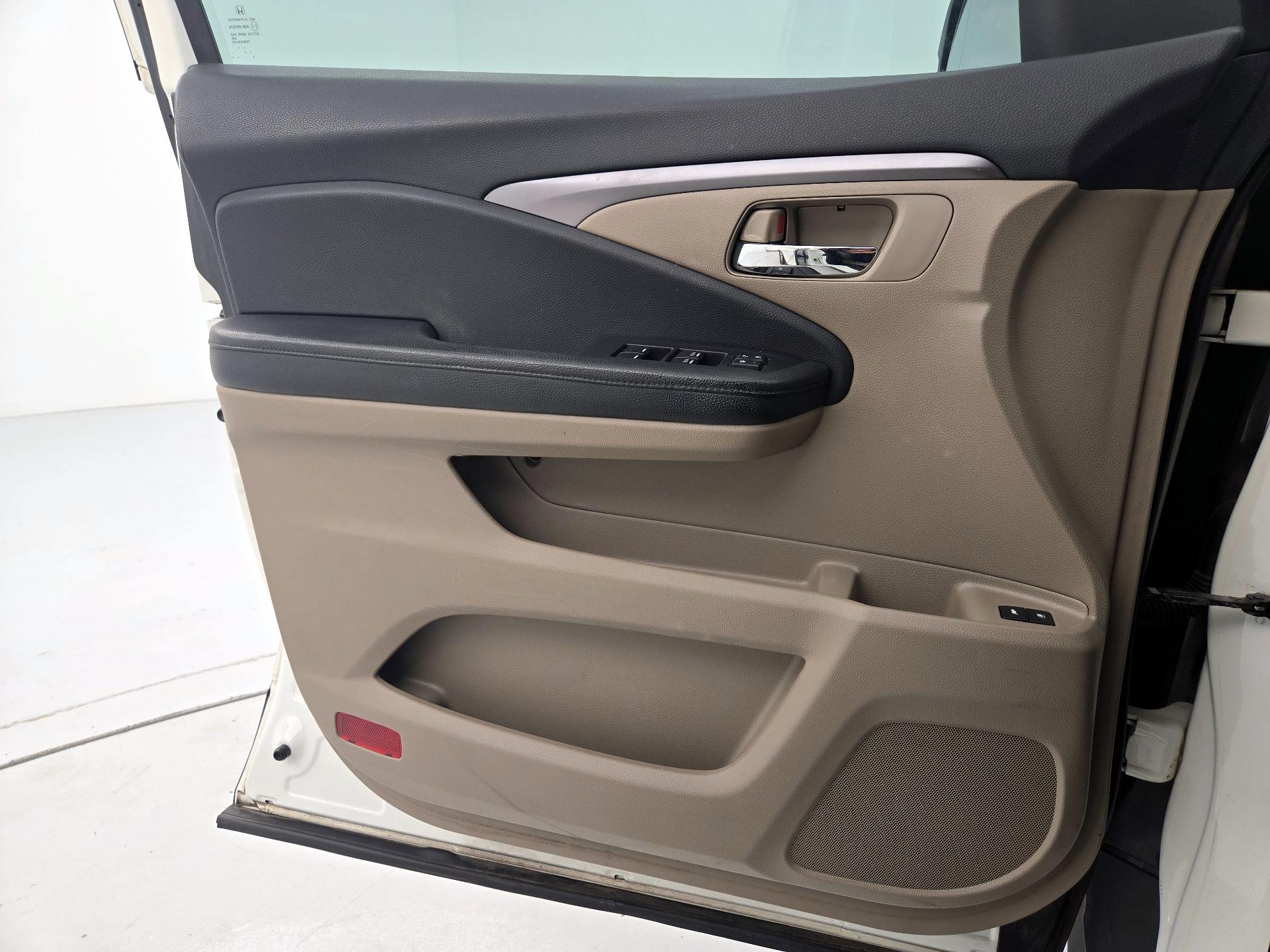 Thumbnail: 2016 Honda Pilot - 12