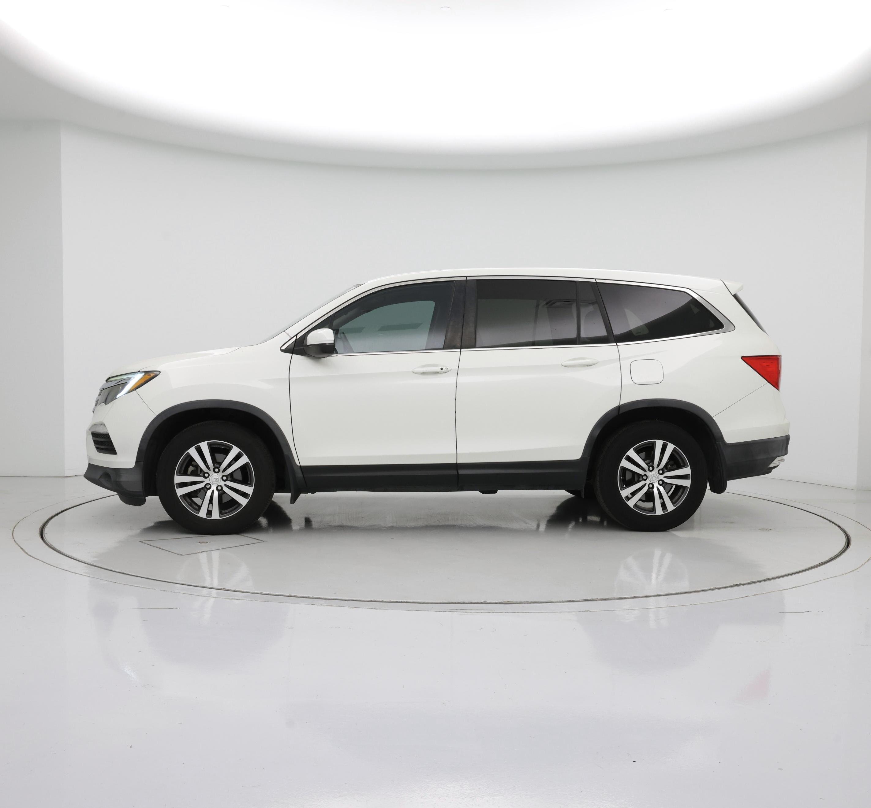 Thumbnail: 2016 Honda Pilot - 3
