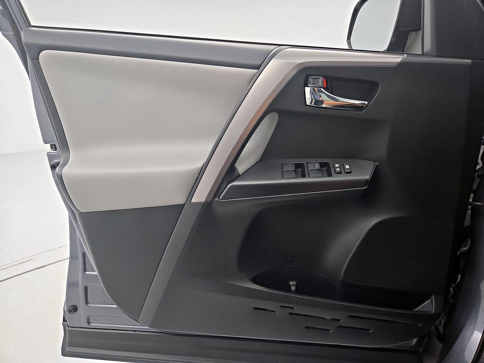 Thumbnail: 2017 Toyota RAV4 - 12