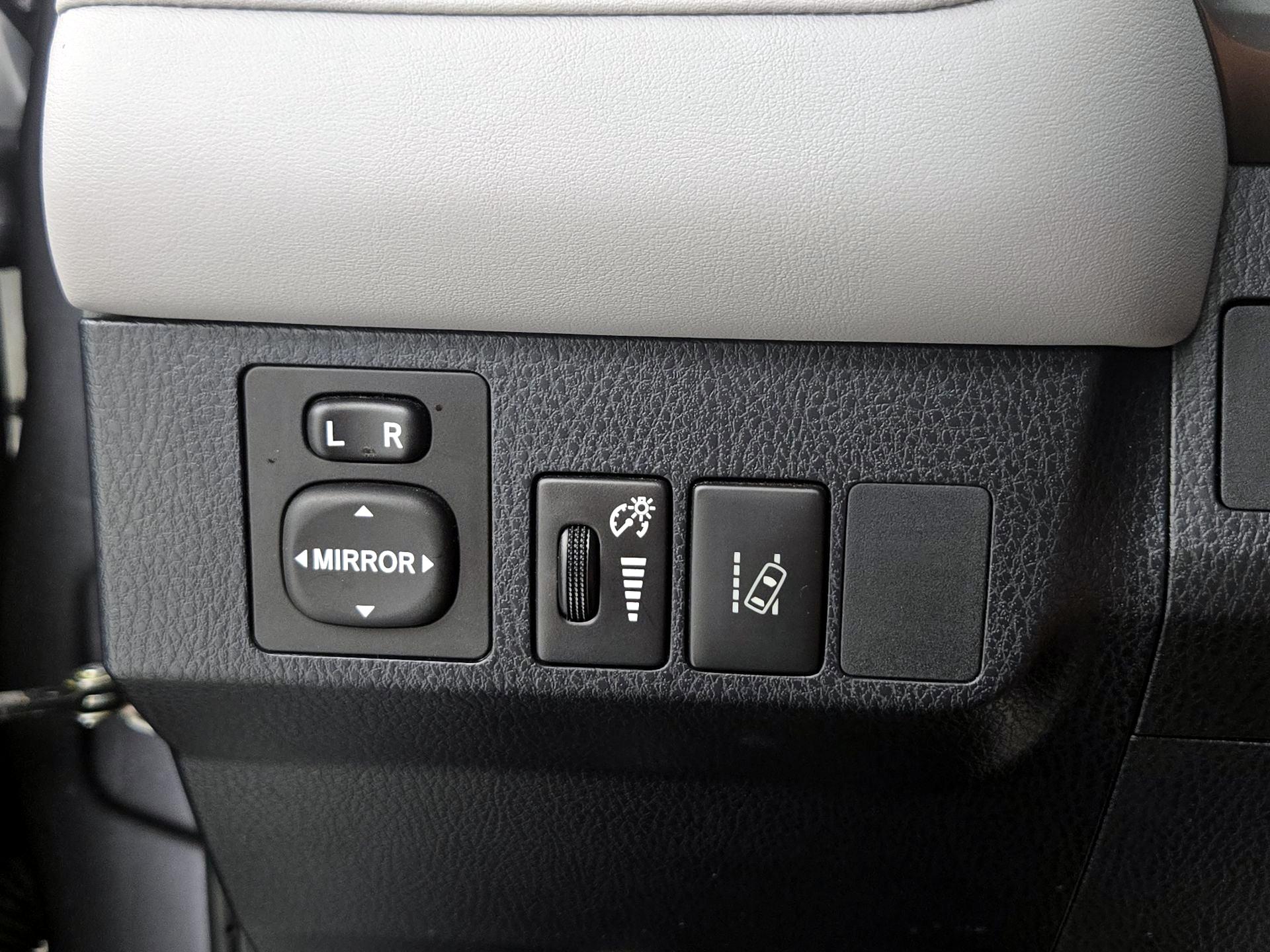 Thumbnail: 2017 Toyota RAV4 - 13