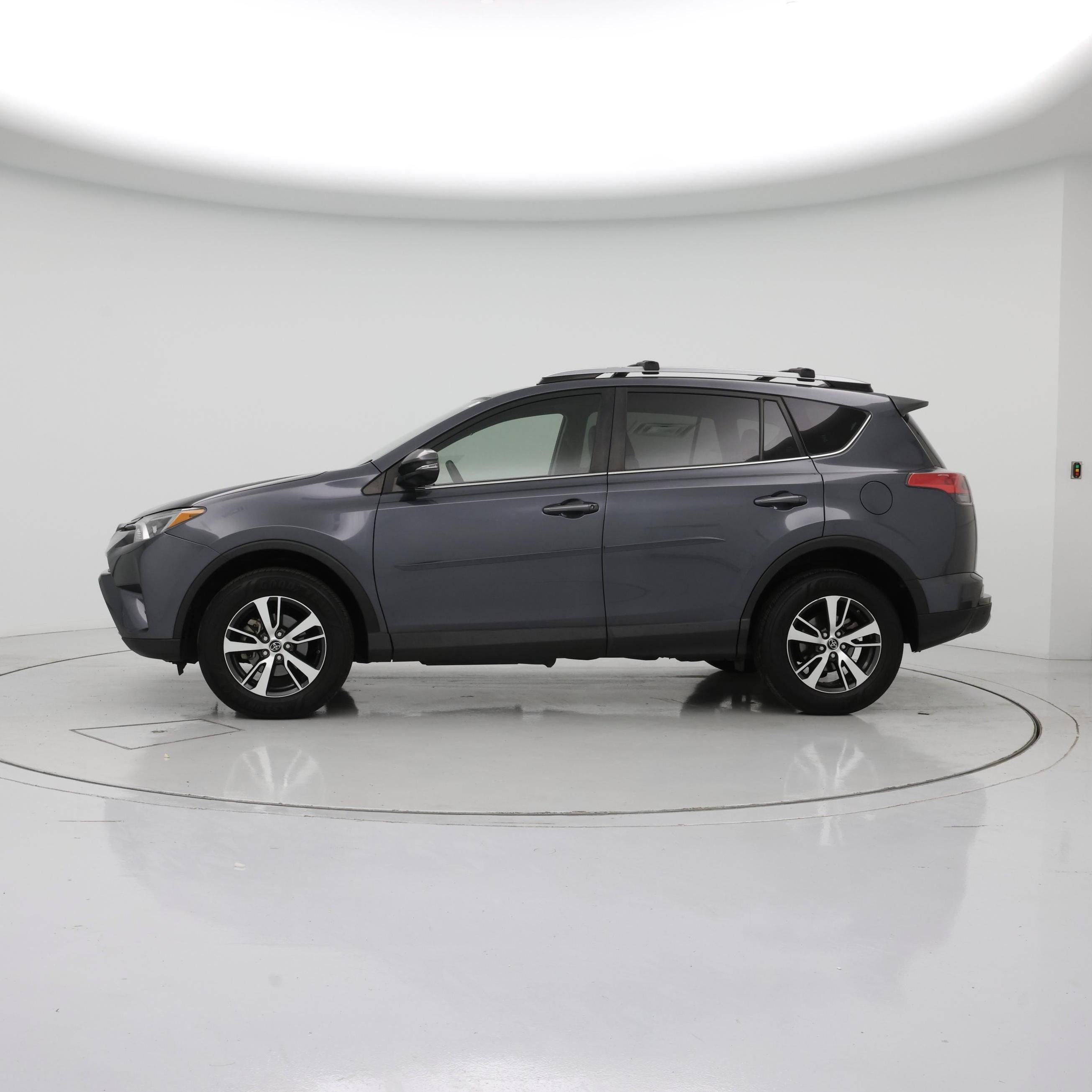 Thumbnail: 2017 Toyota RAV4 - 3