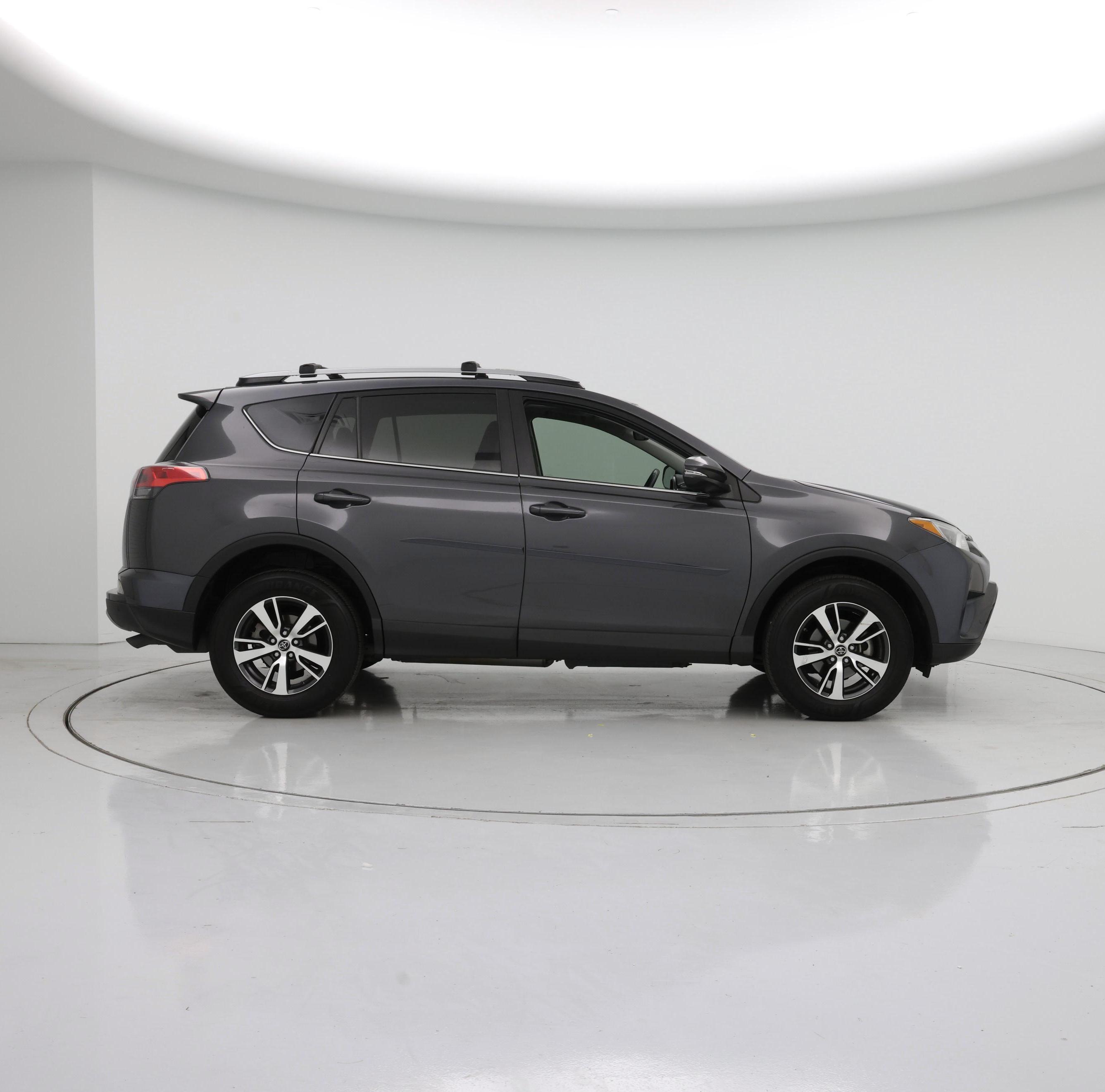 Thumbnail: 2017 Toyota RAV4 - 7