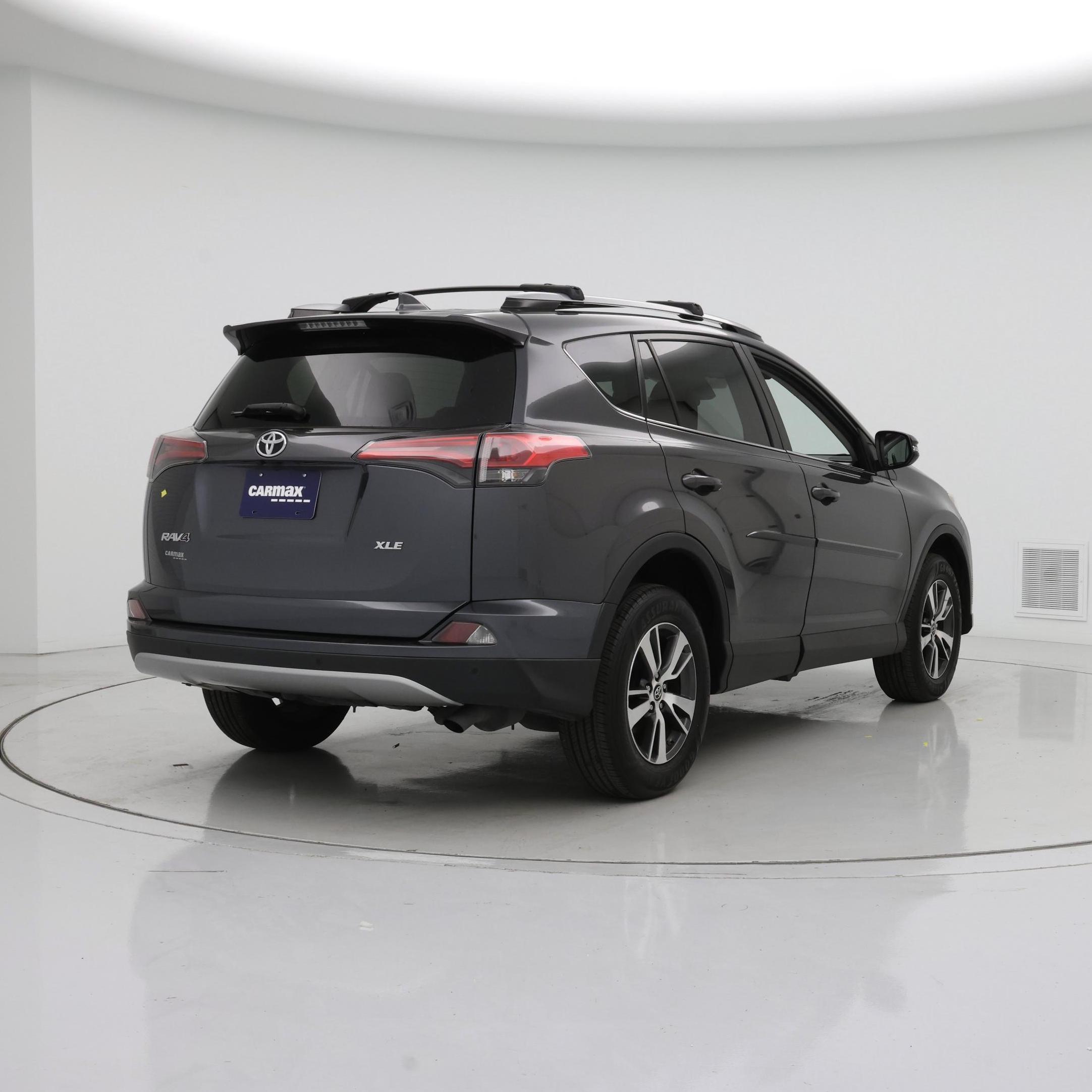 Thumbnail: 2017 Toyota RAV4 - 8