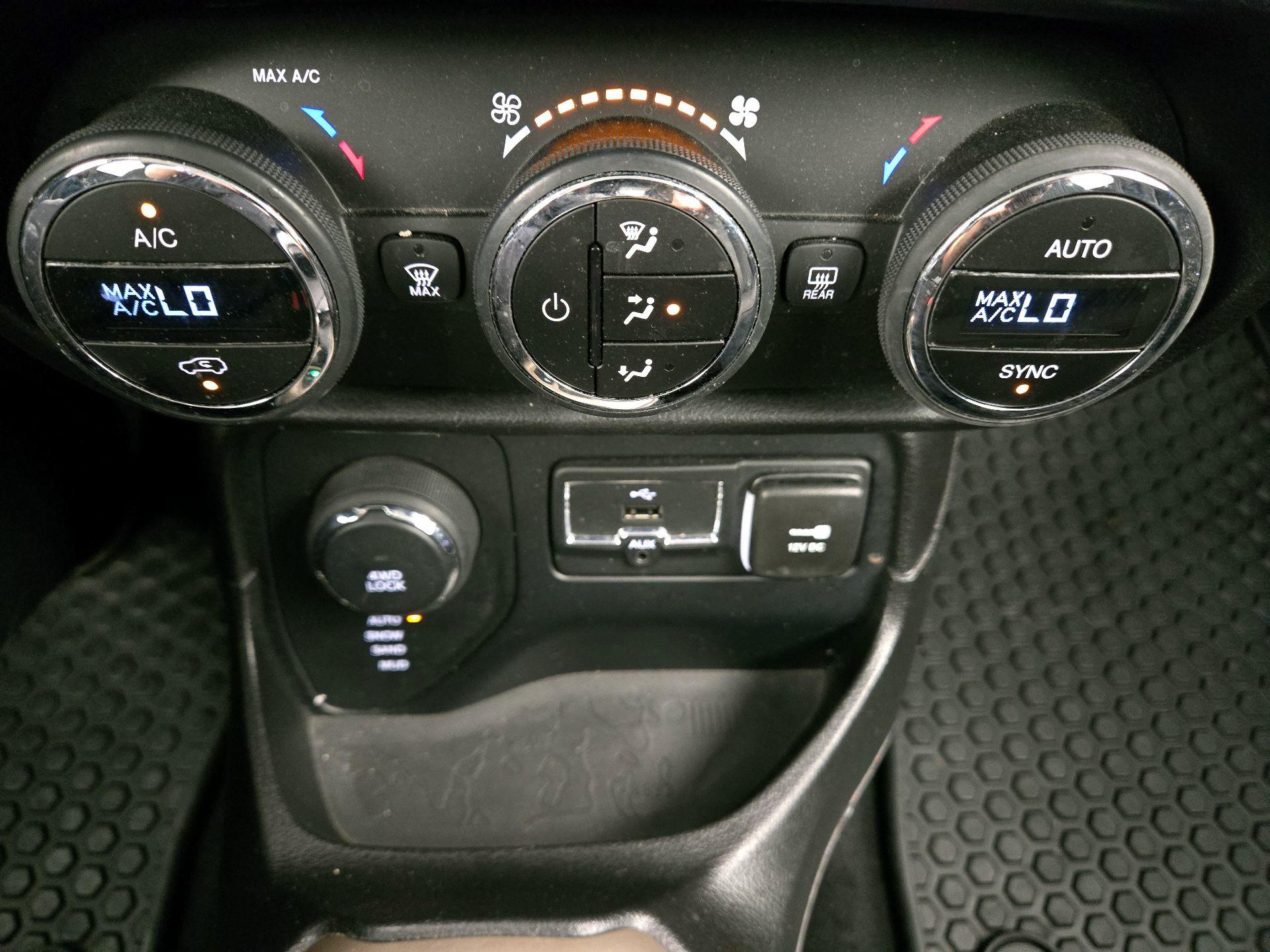 Thumbnail: 2016 Jeep Renegade - 16