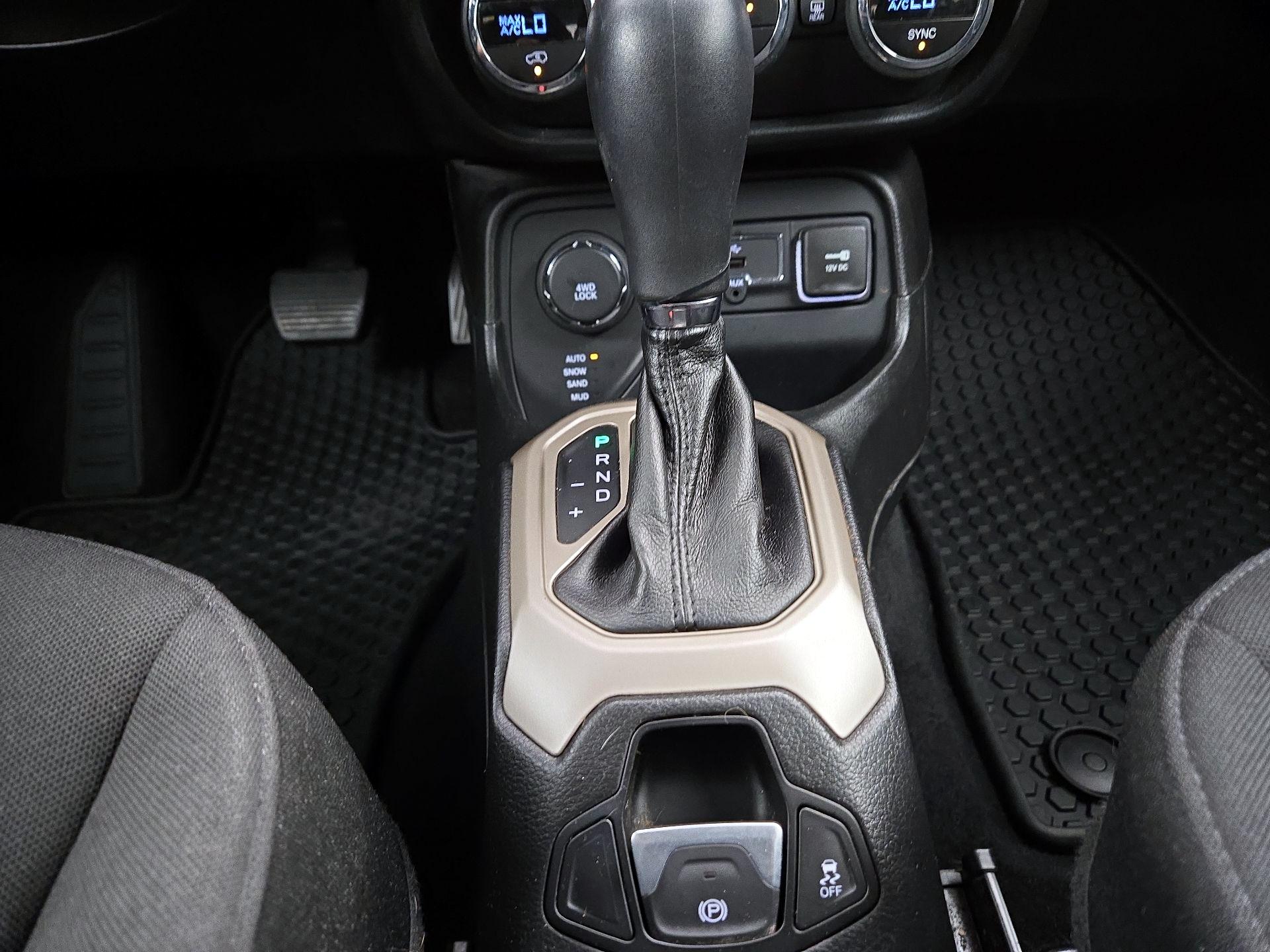 Thumbnail: 2016 Jeep Renegade - 17