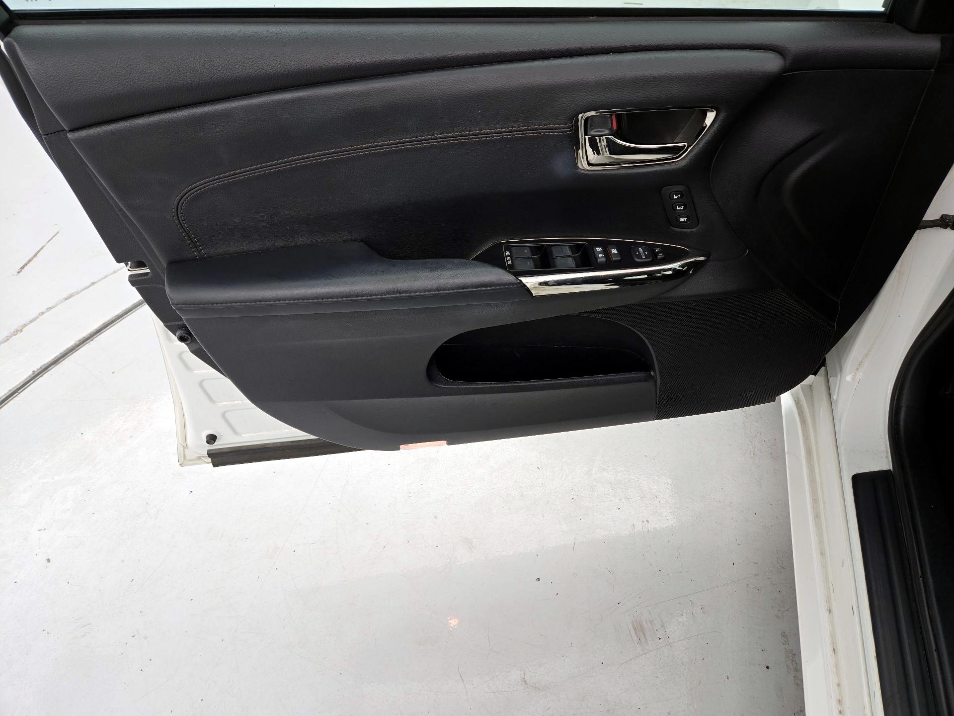 Thumbnail: 2014 Toyota Avalon - 12