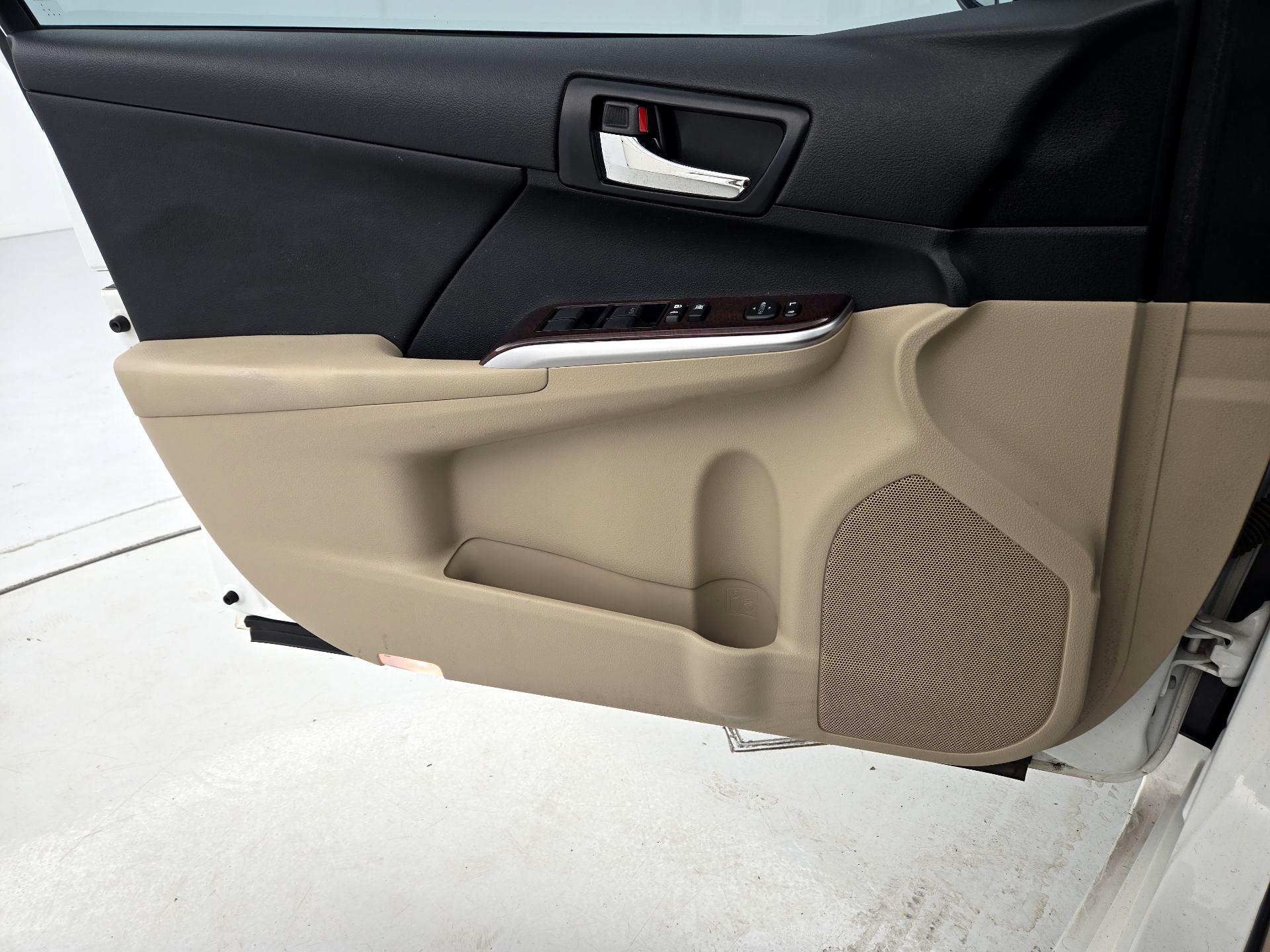 Thumbnail: 2014 Toyota Camry - 12