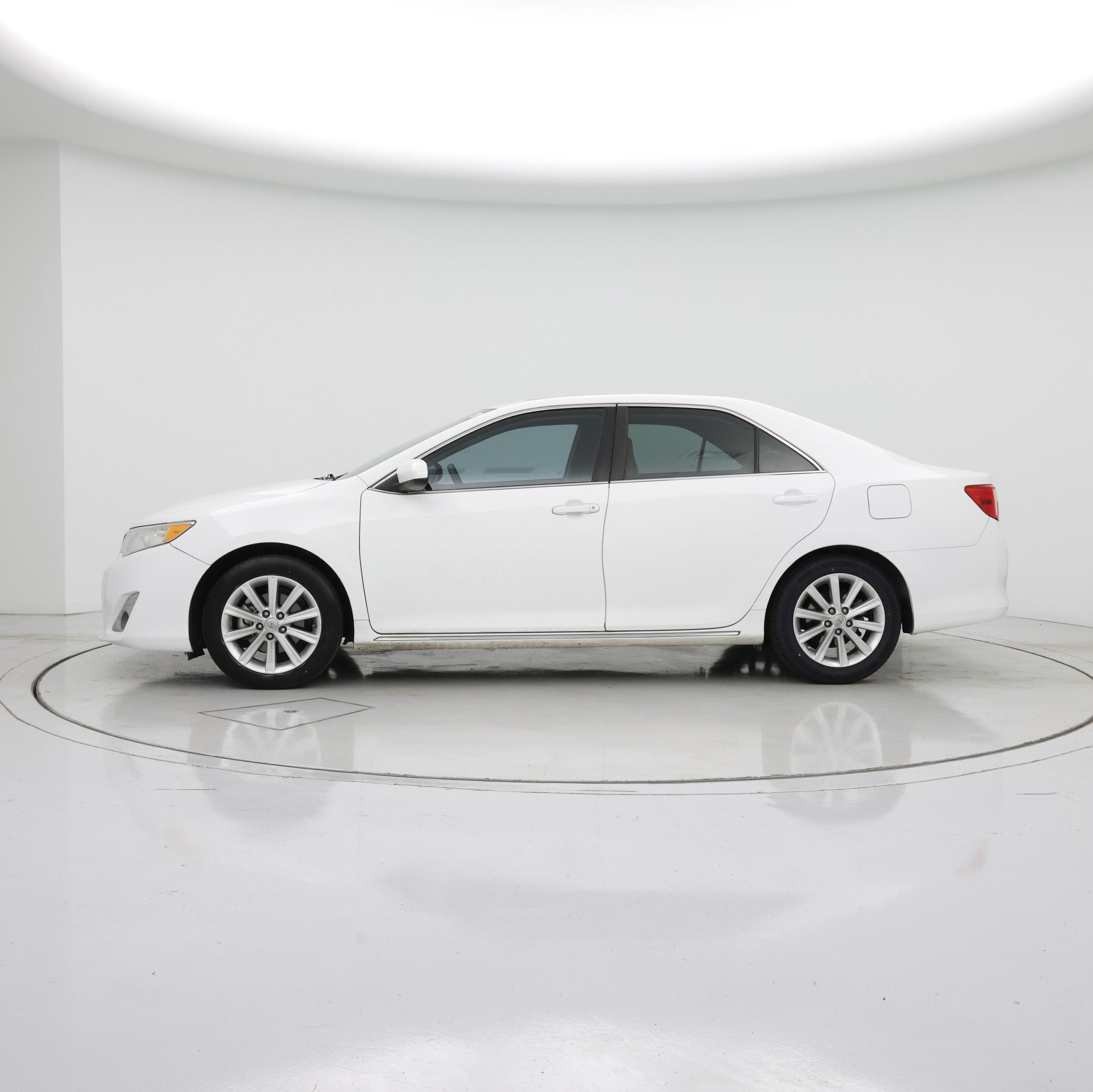 Thumbnail: 2014 Toyota Camry - 3