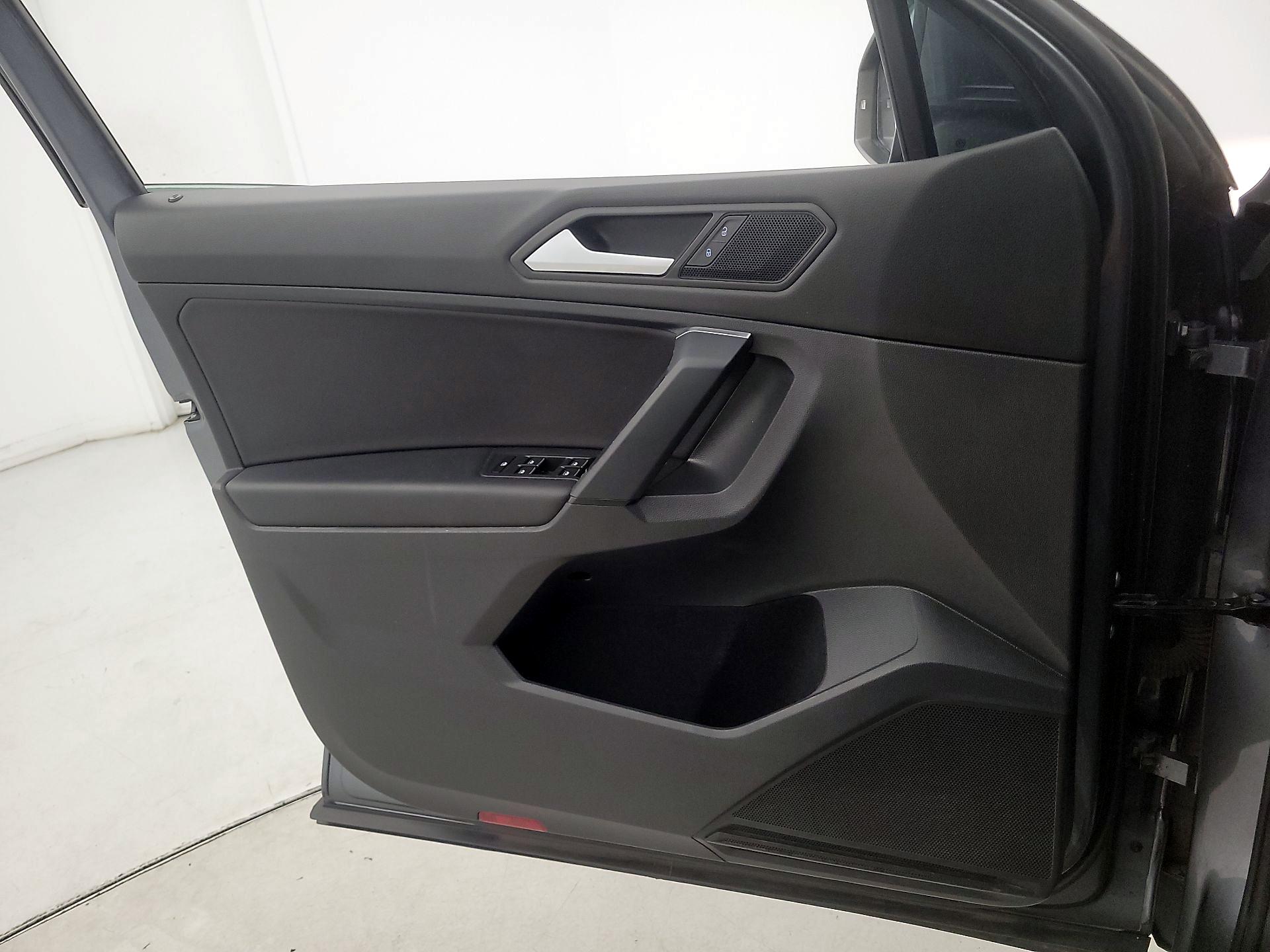 Thumbnail: 2019 Volkswagen Tiguan - 12