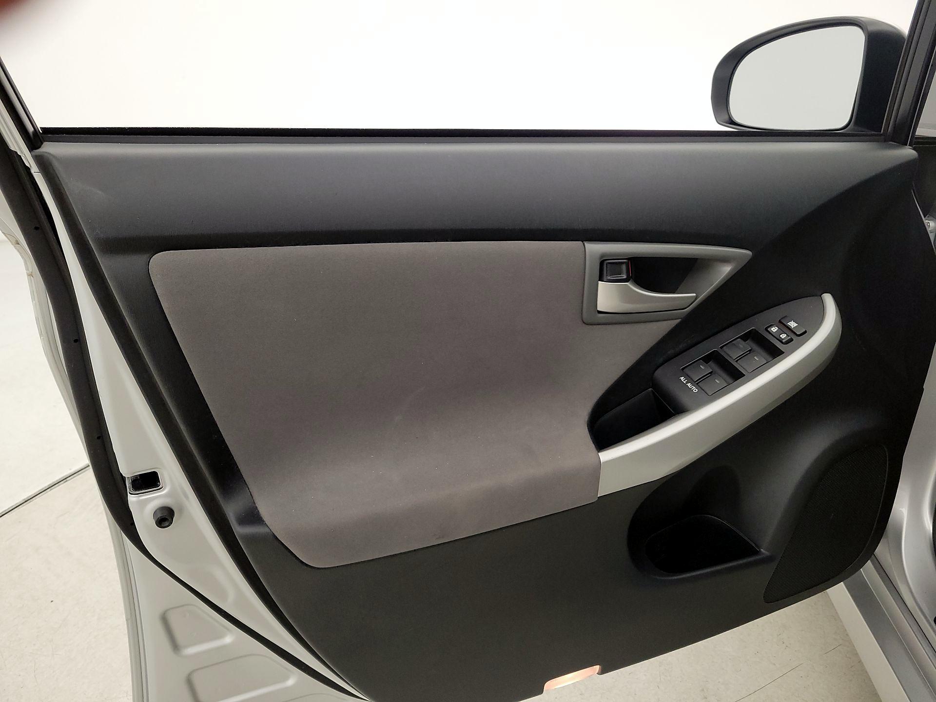 Thumbnail: 2015 Toyota Prius - 12