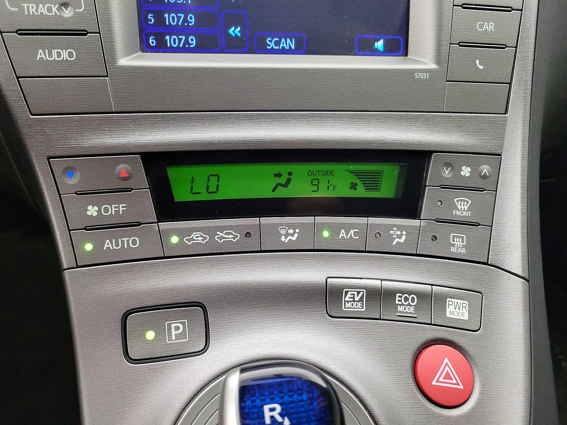 Thumbnail: 2015 Toyota Prius - 16