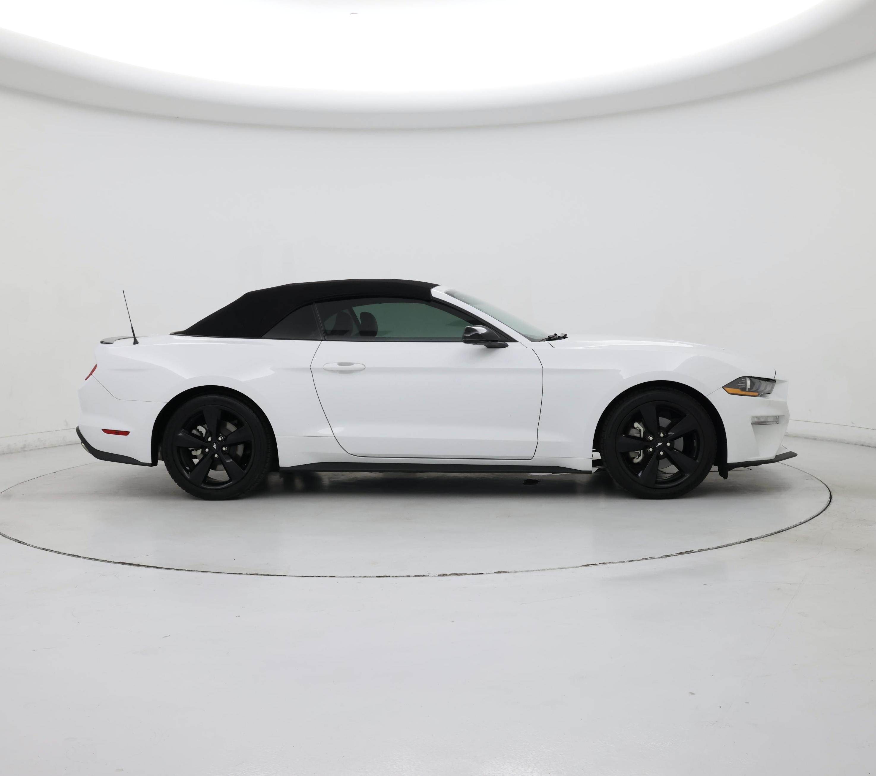Thumbnail: 2022 Ford Mustang - 7