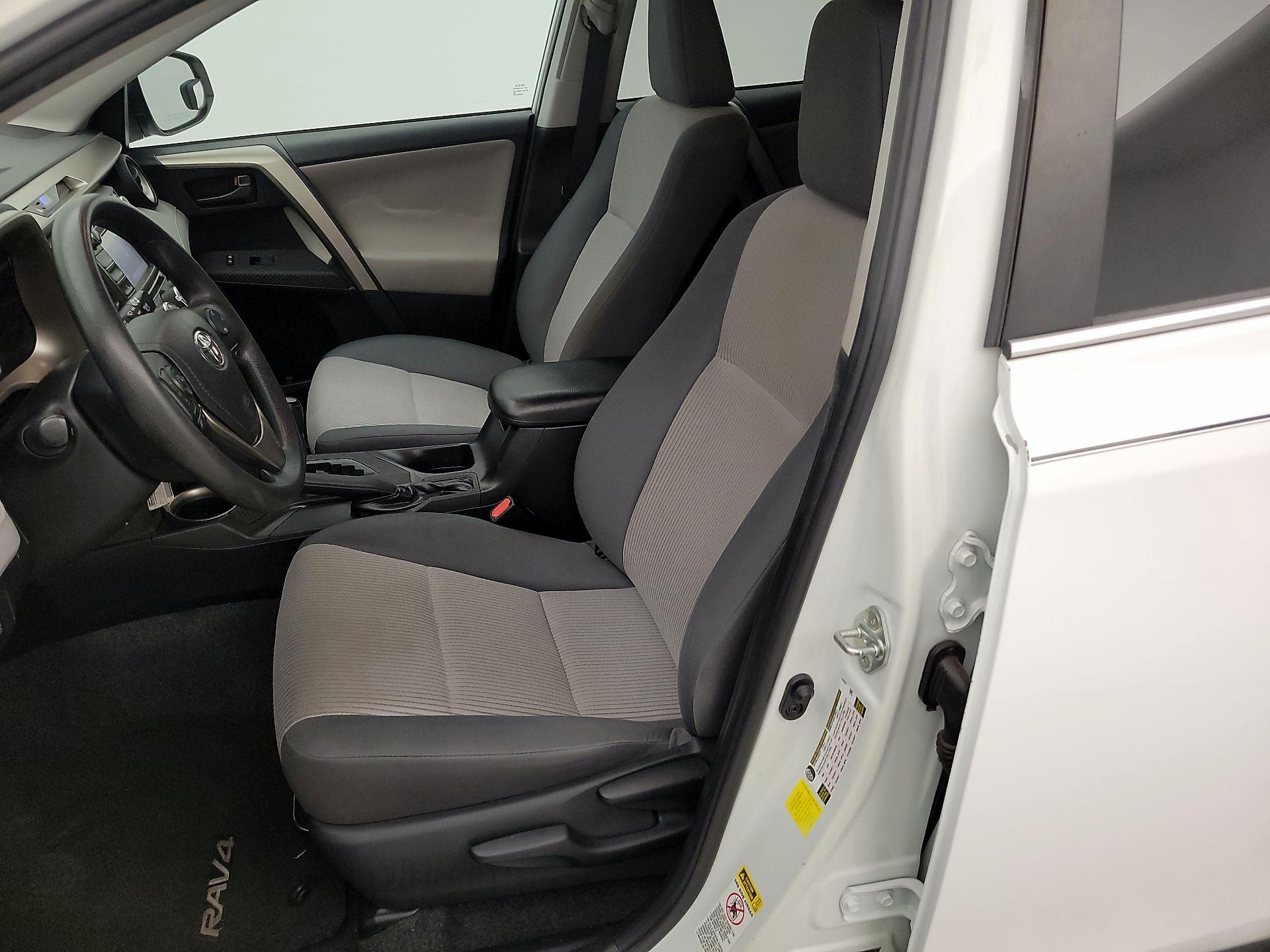 Thumbnail: 2015 Toyota RAV4 - 11