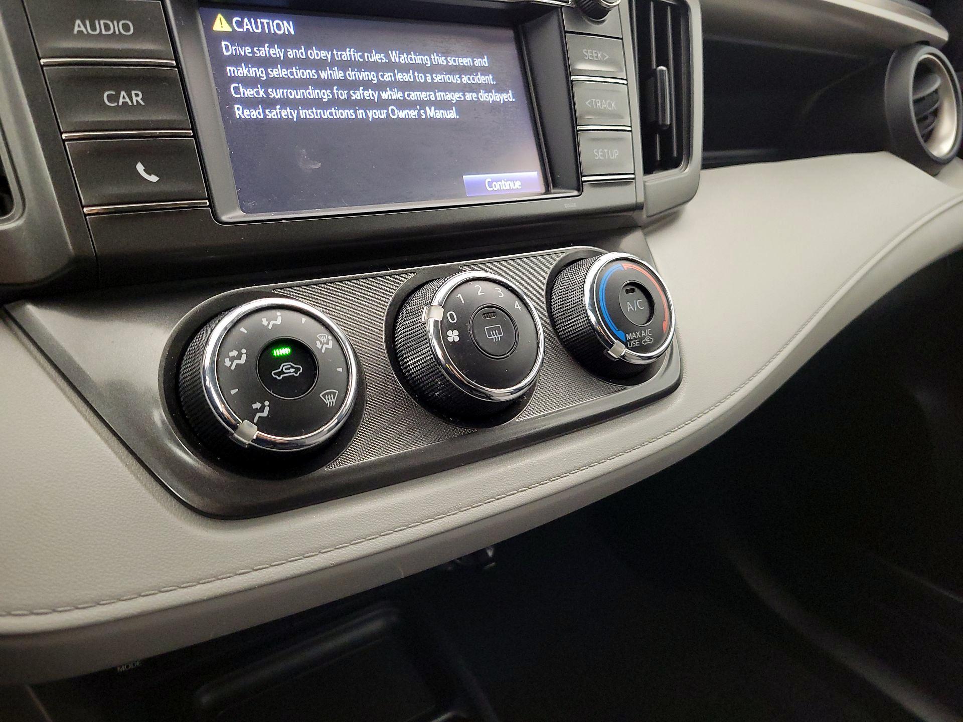 Thumbnail: 2015 Toyota RAV4 - 16