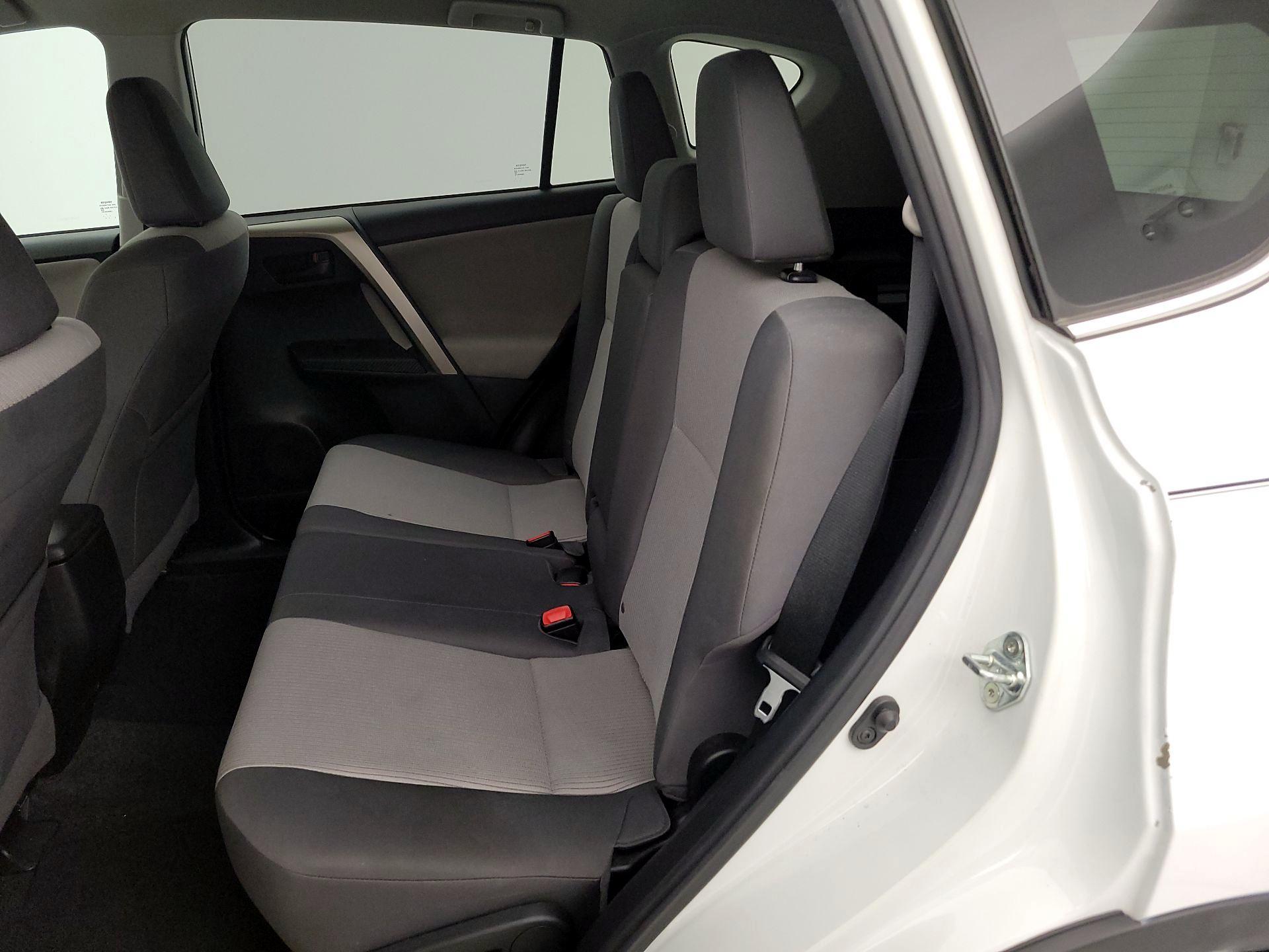 Thumbnail: 2015 Toyota RAV4 - 19